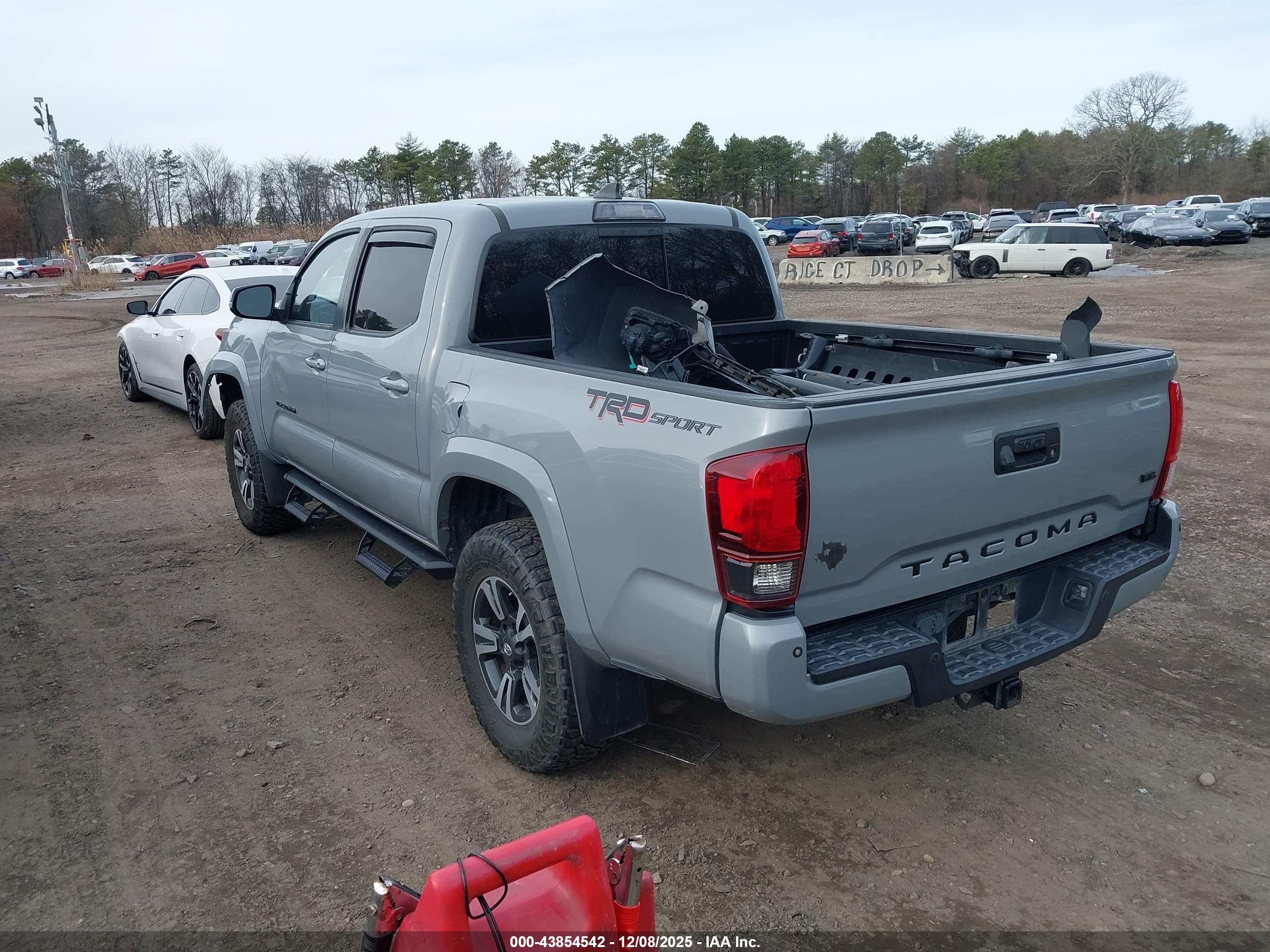 TOYOTA TACOMA image 3
