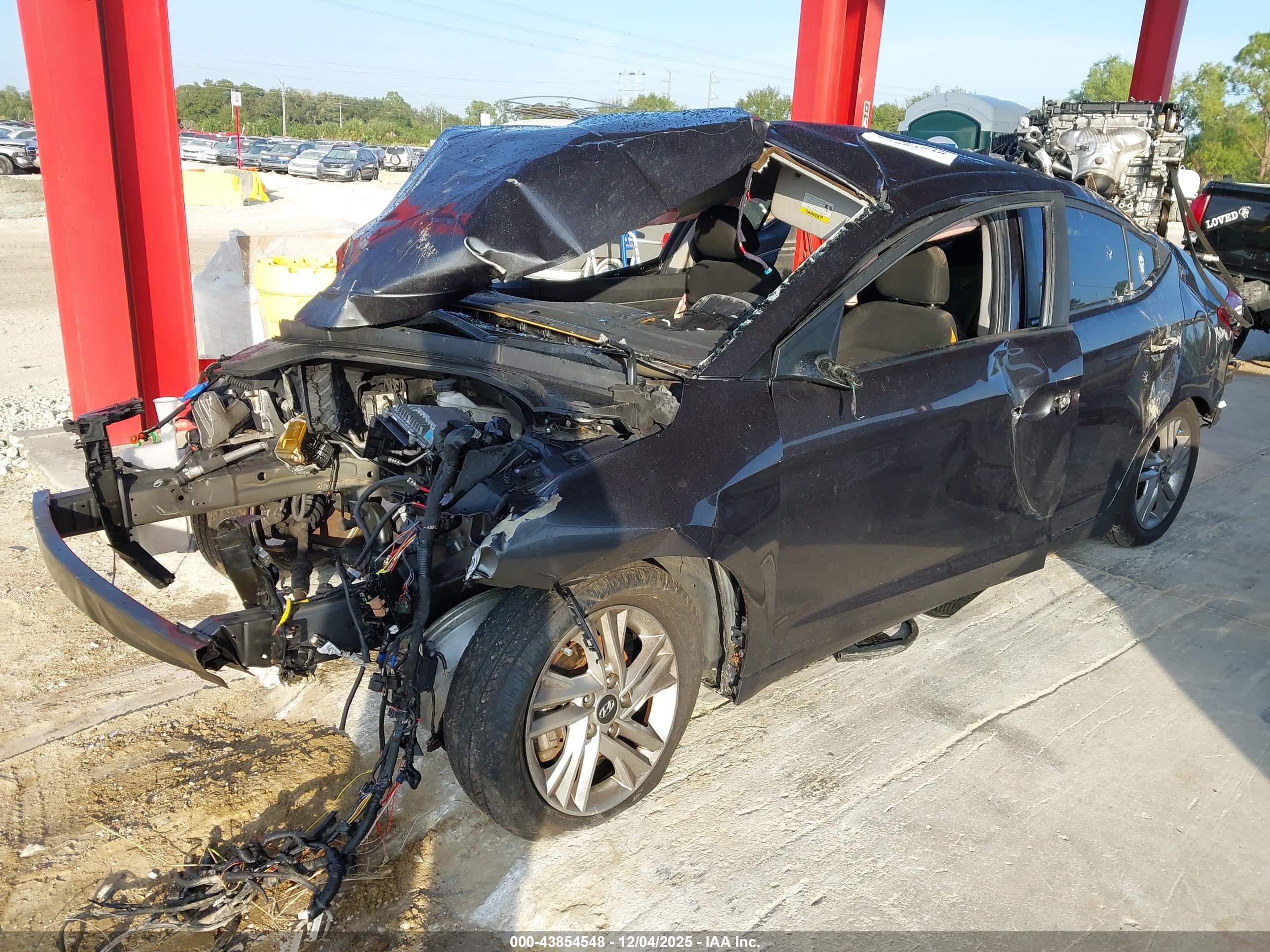 HYUNDAI ELANTRA image 2