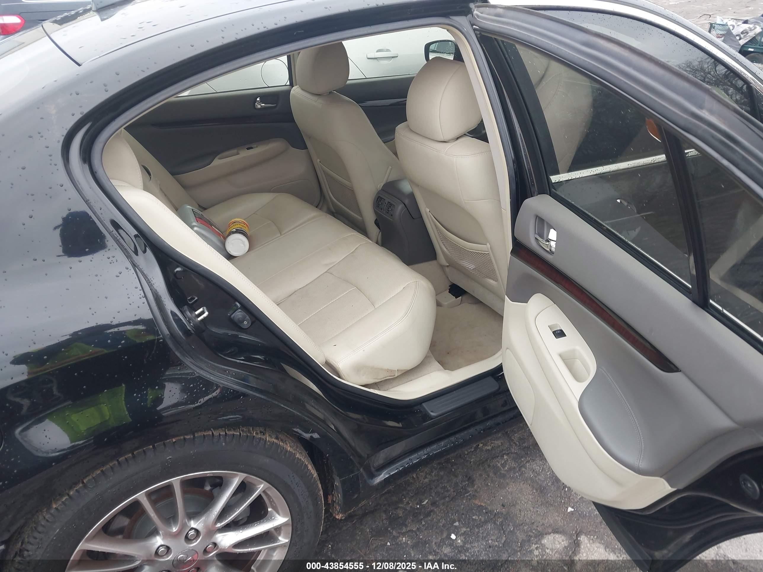 INFINITI G37 image 8