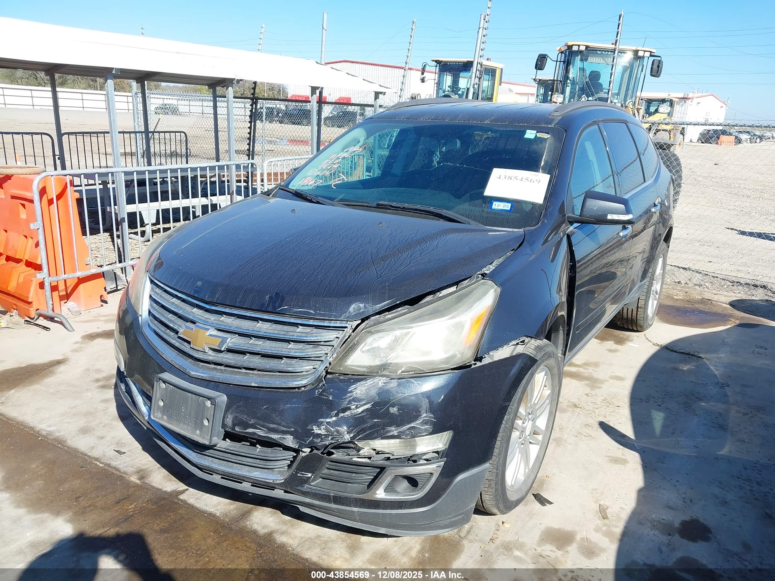 CHEVROLET TRAVERSE image 2
