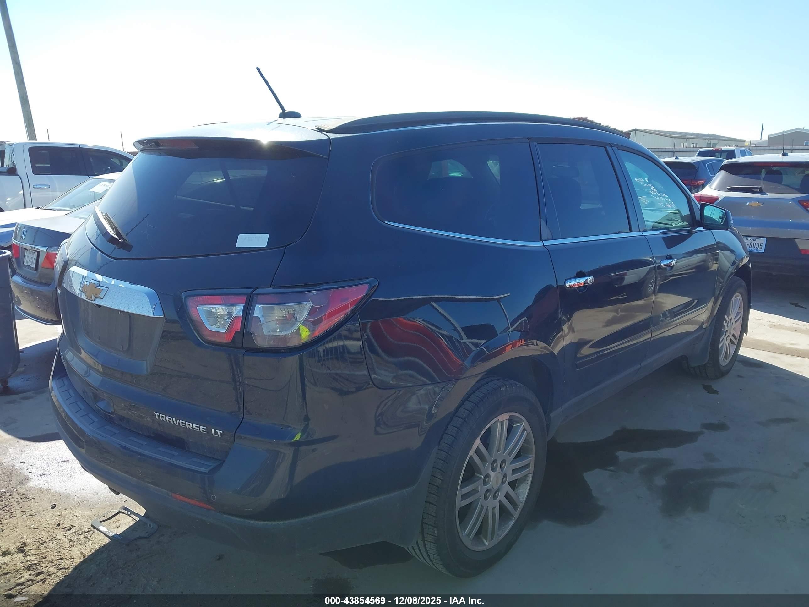 CHEVROLET TRAVERSE image 4