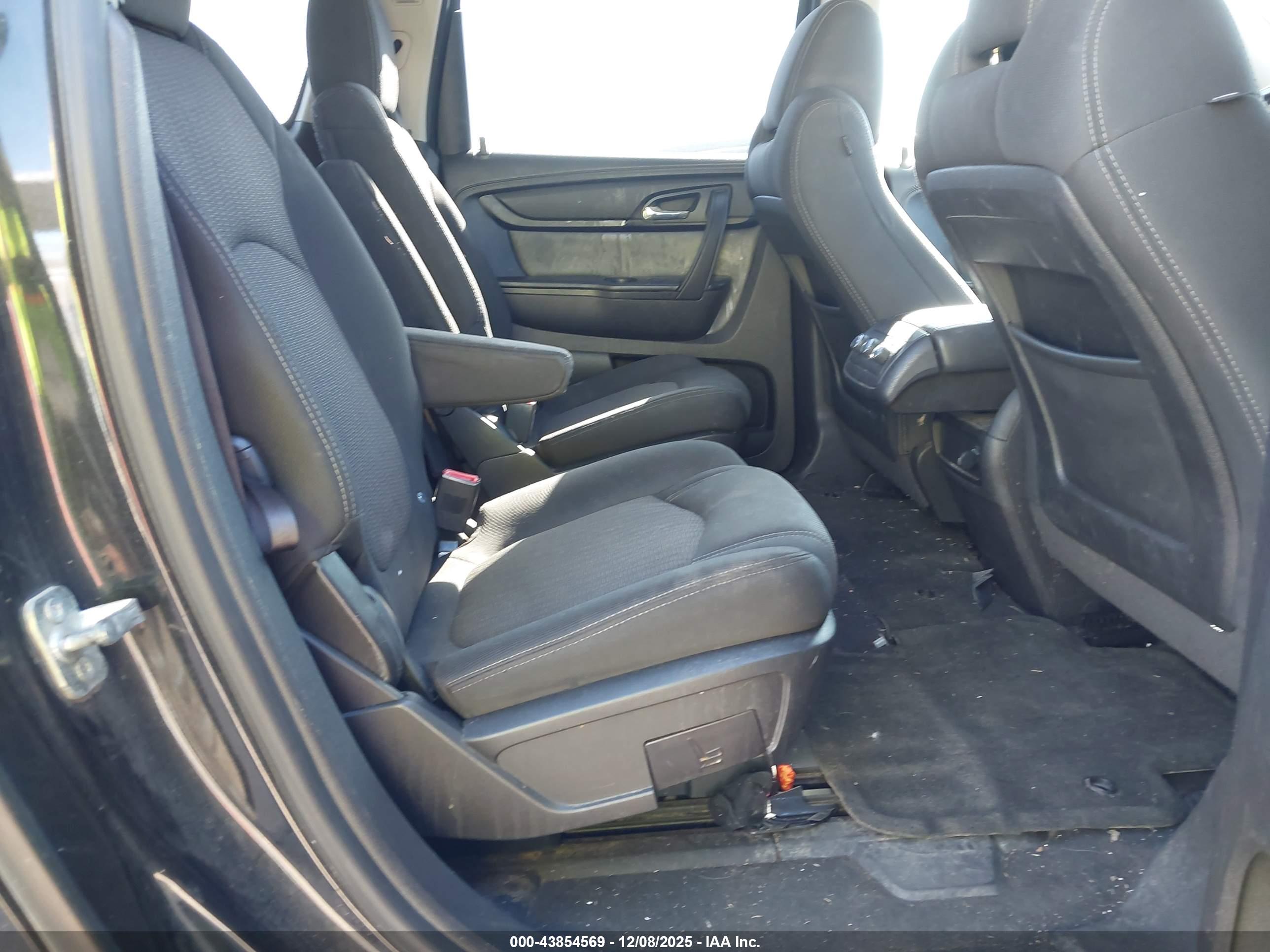 CHEVROLET TRAVERSE image 8