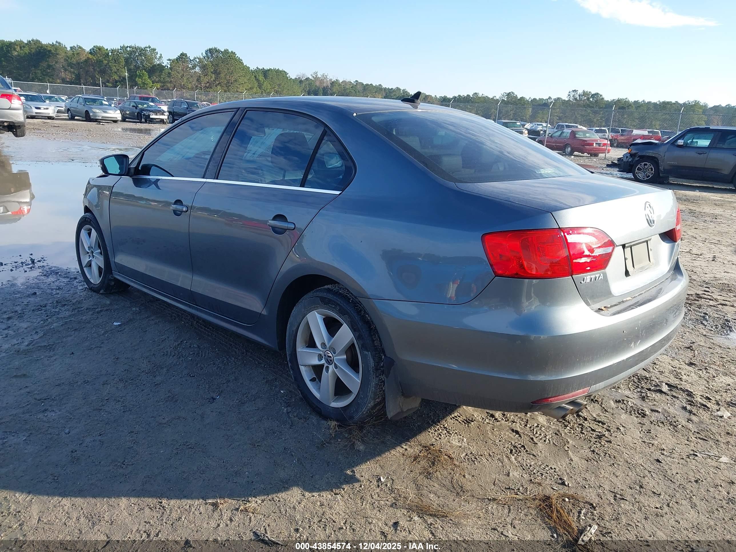VOLKSWAGEN JETTA image 3