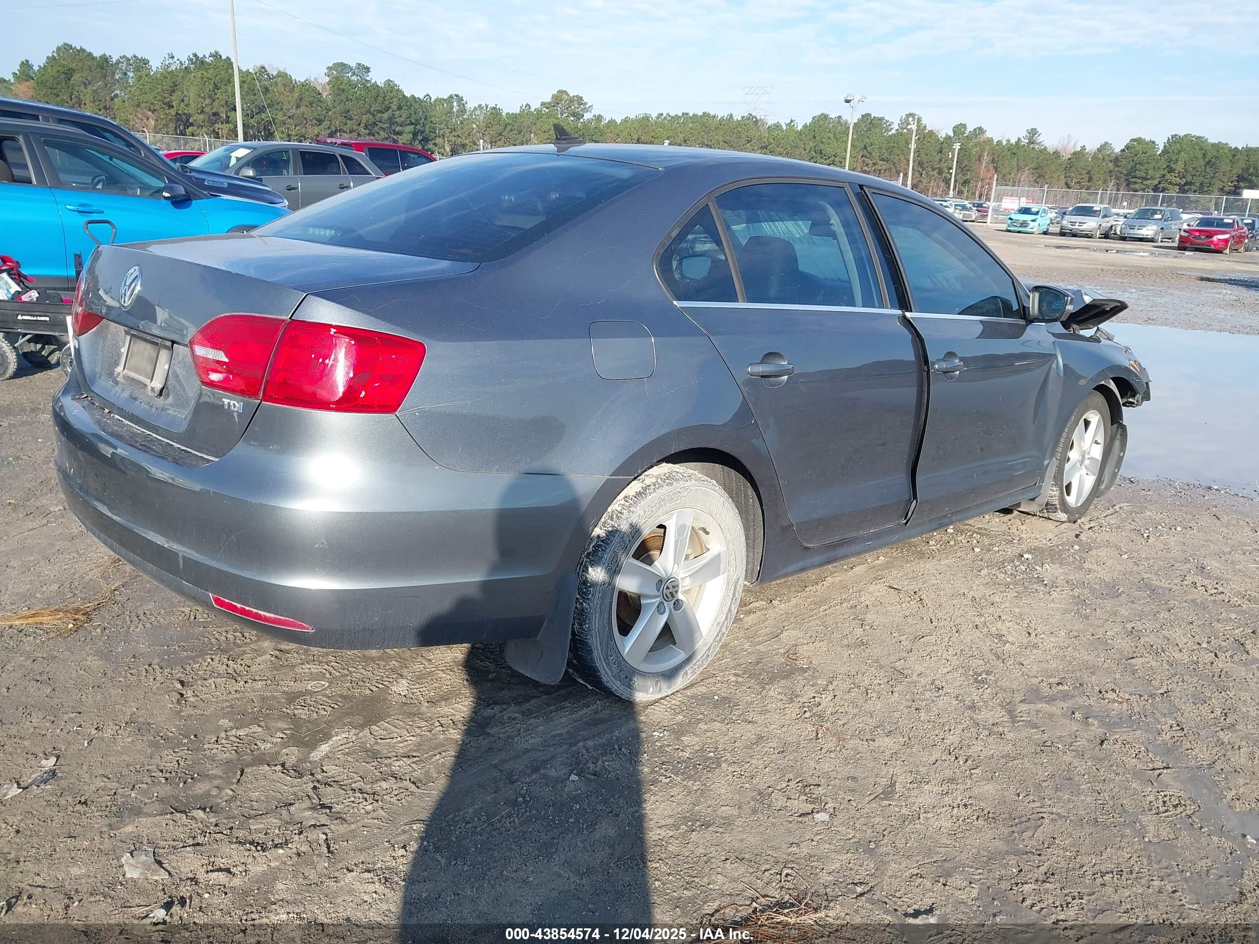 VOLKSWAGEN JETTA image 4