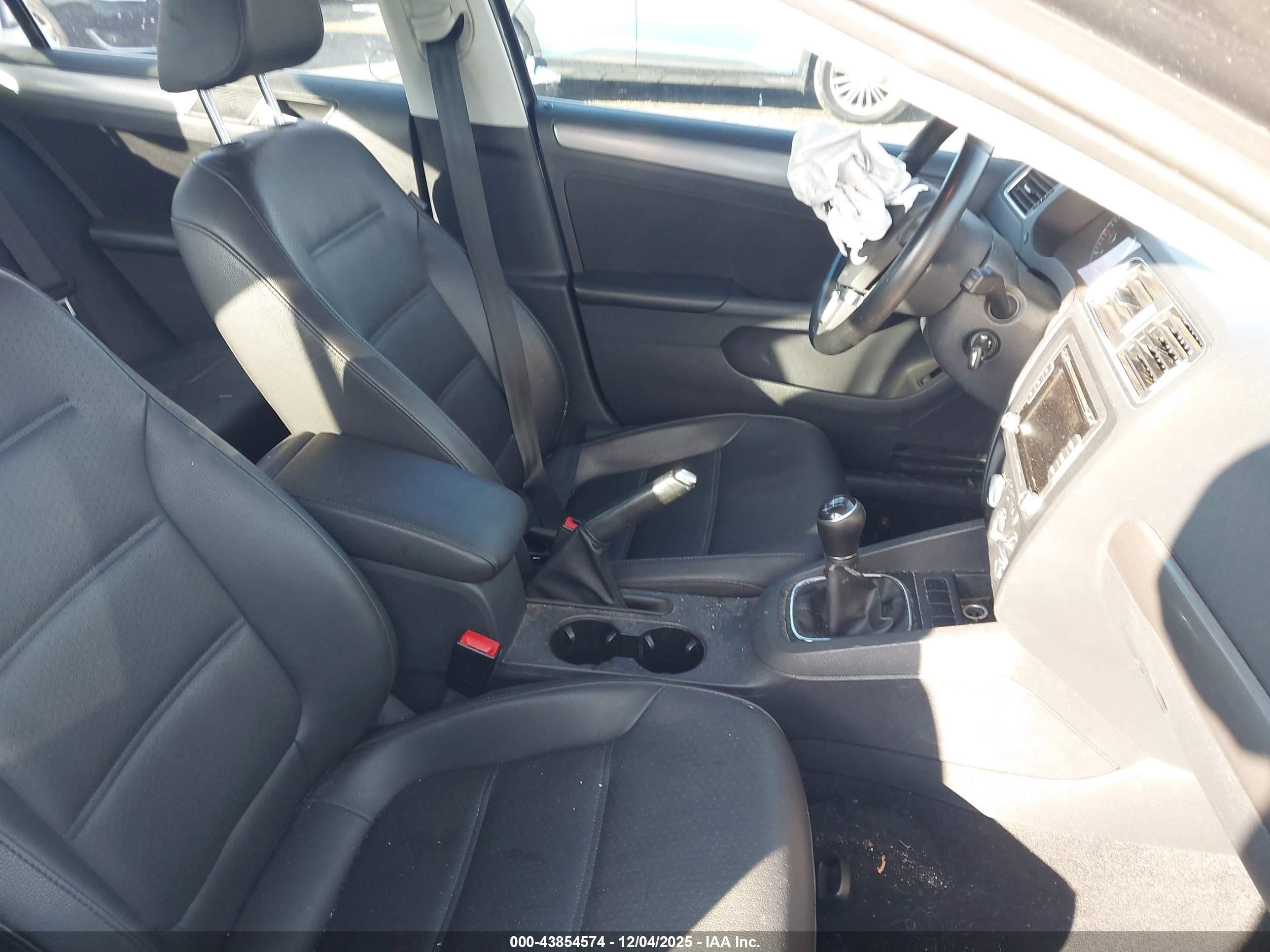 VOLKSWAGEN JETTA image 5