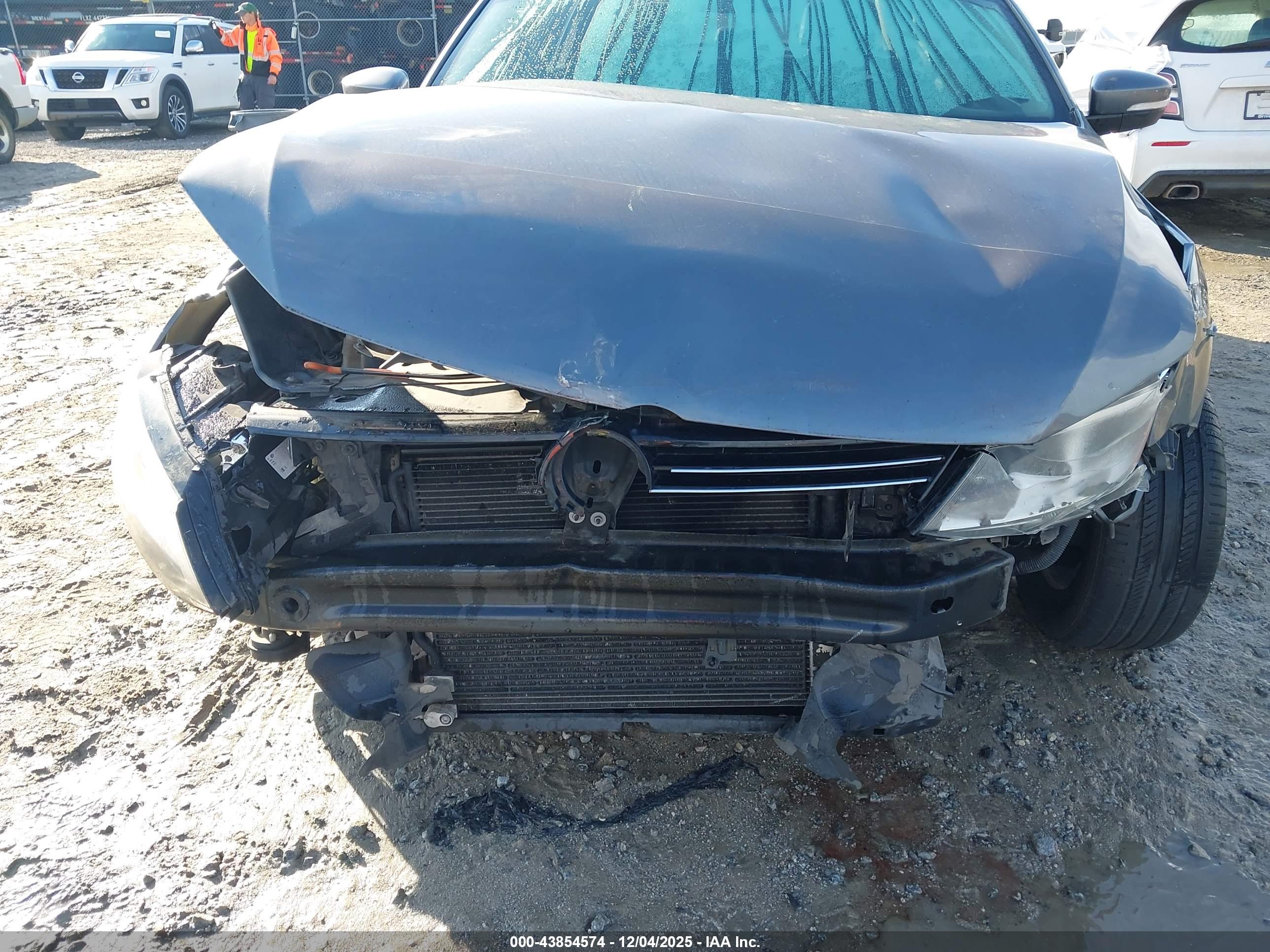 VOLKSWAGEN JETTA image 6