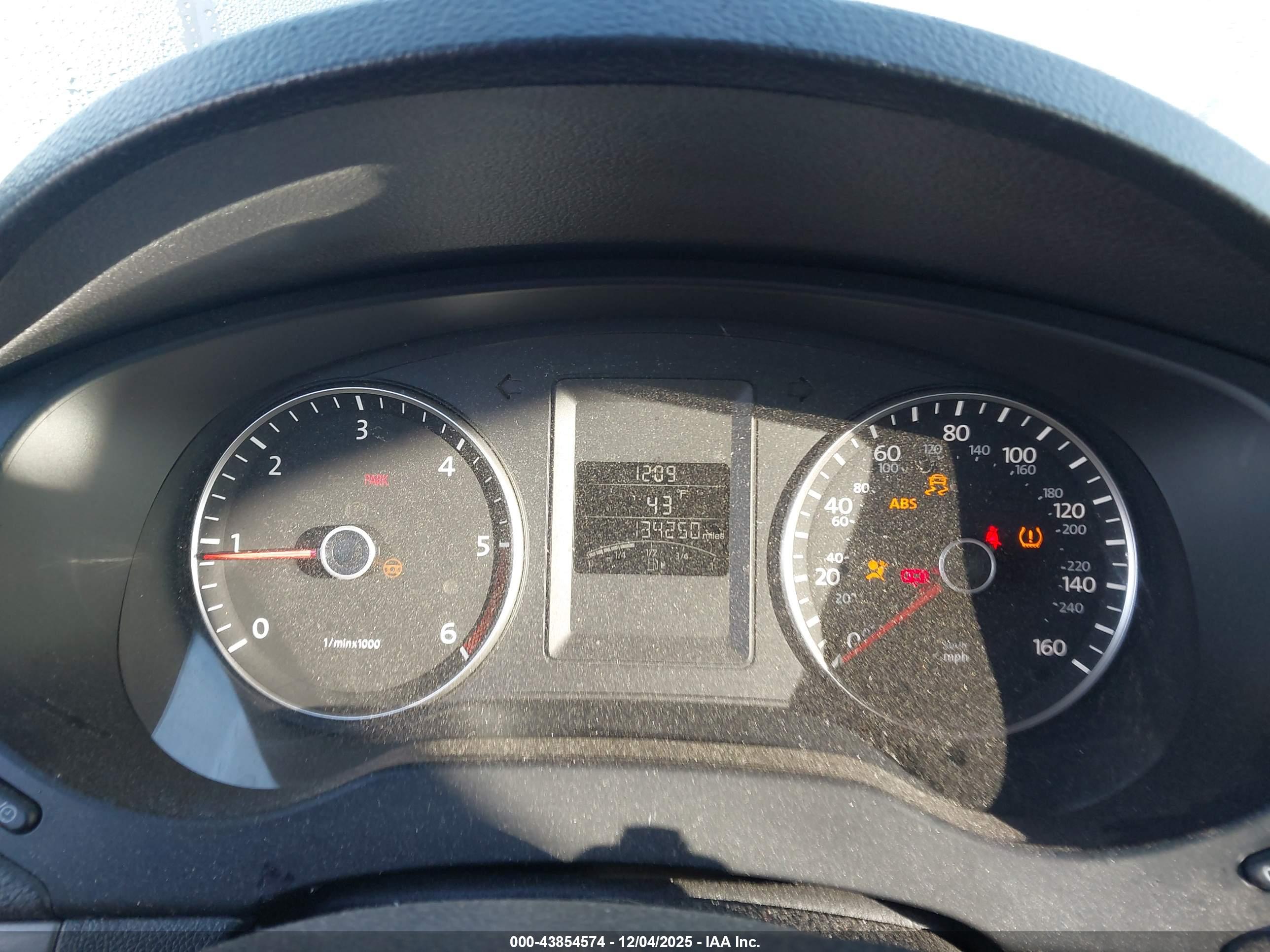 VOLKSWAGEN JETTA image 7