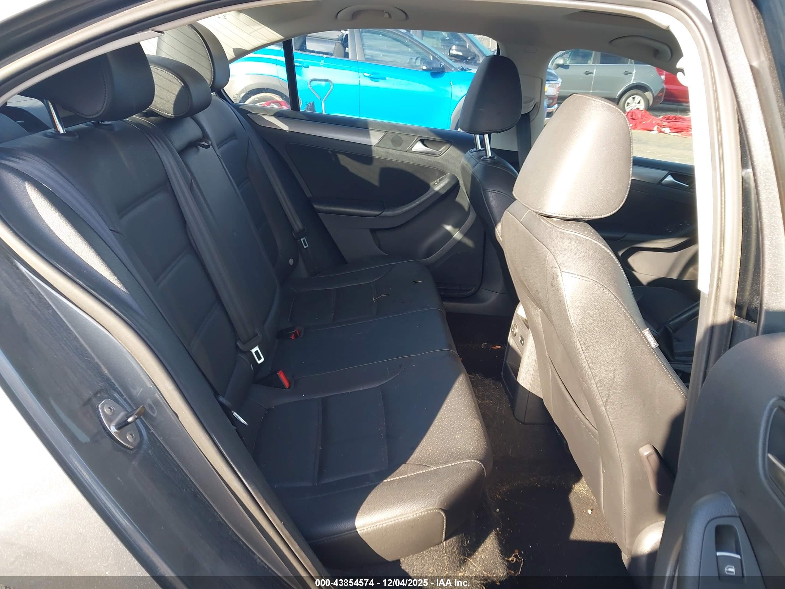 VOLKSWAGEN JETTA image 8