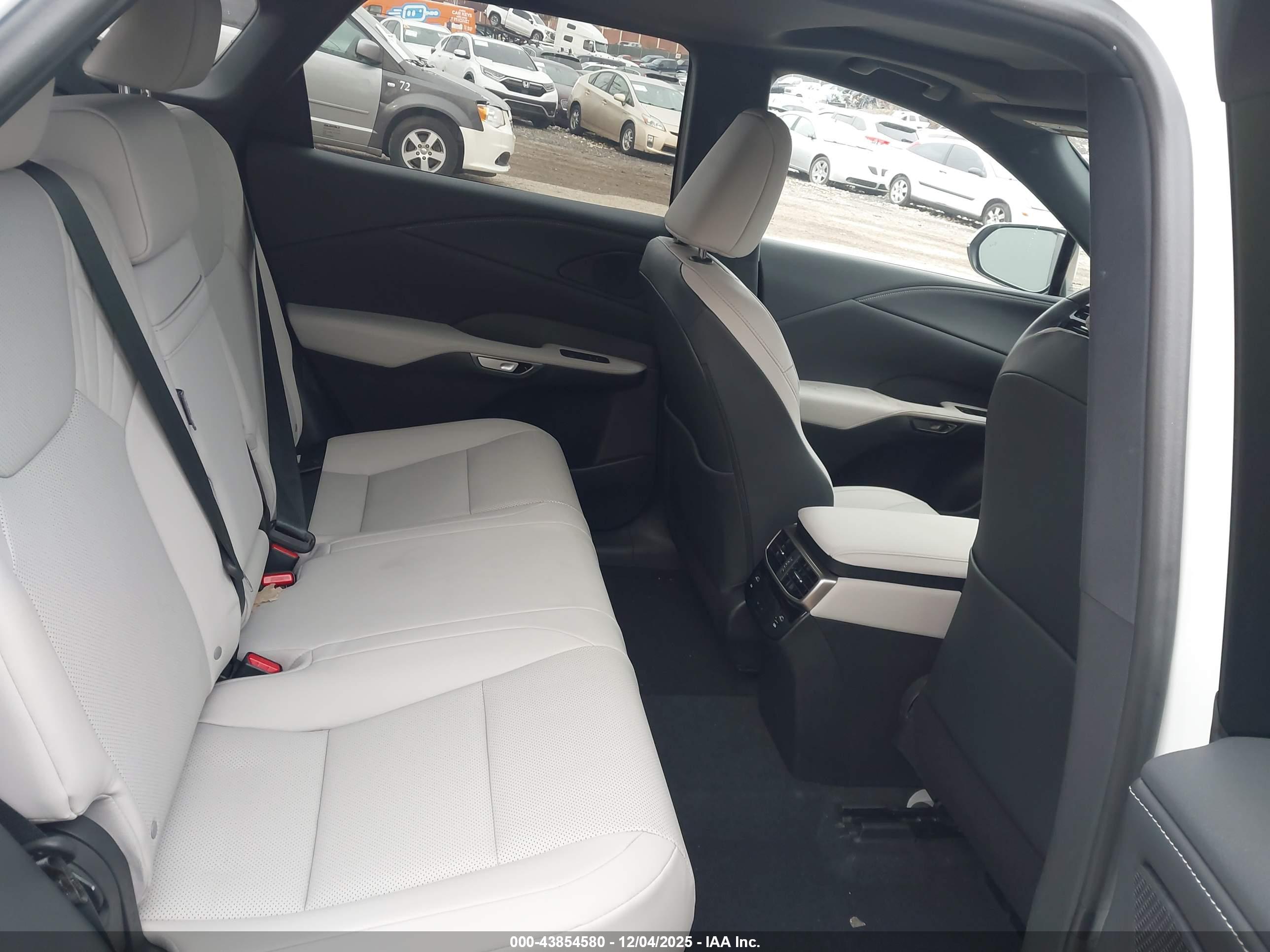 LEXUS RX image 8