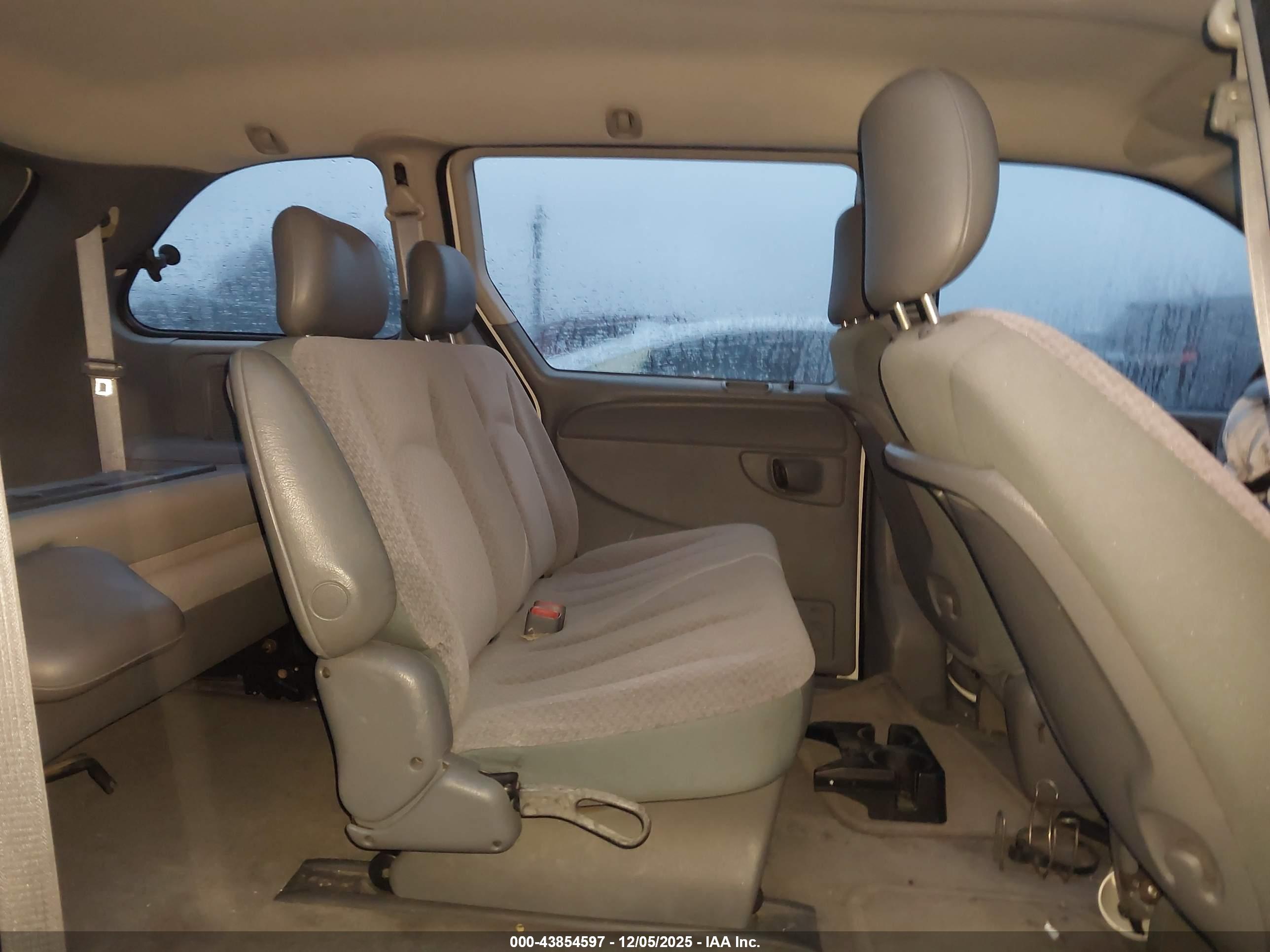 DODGE CARAVAN image 8