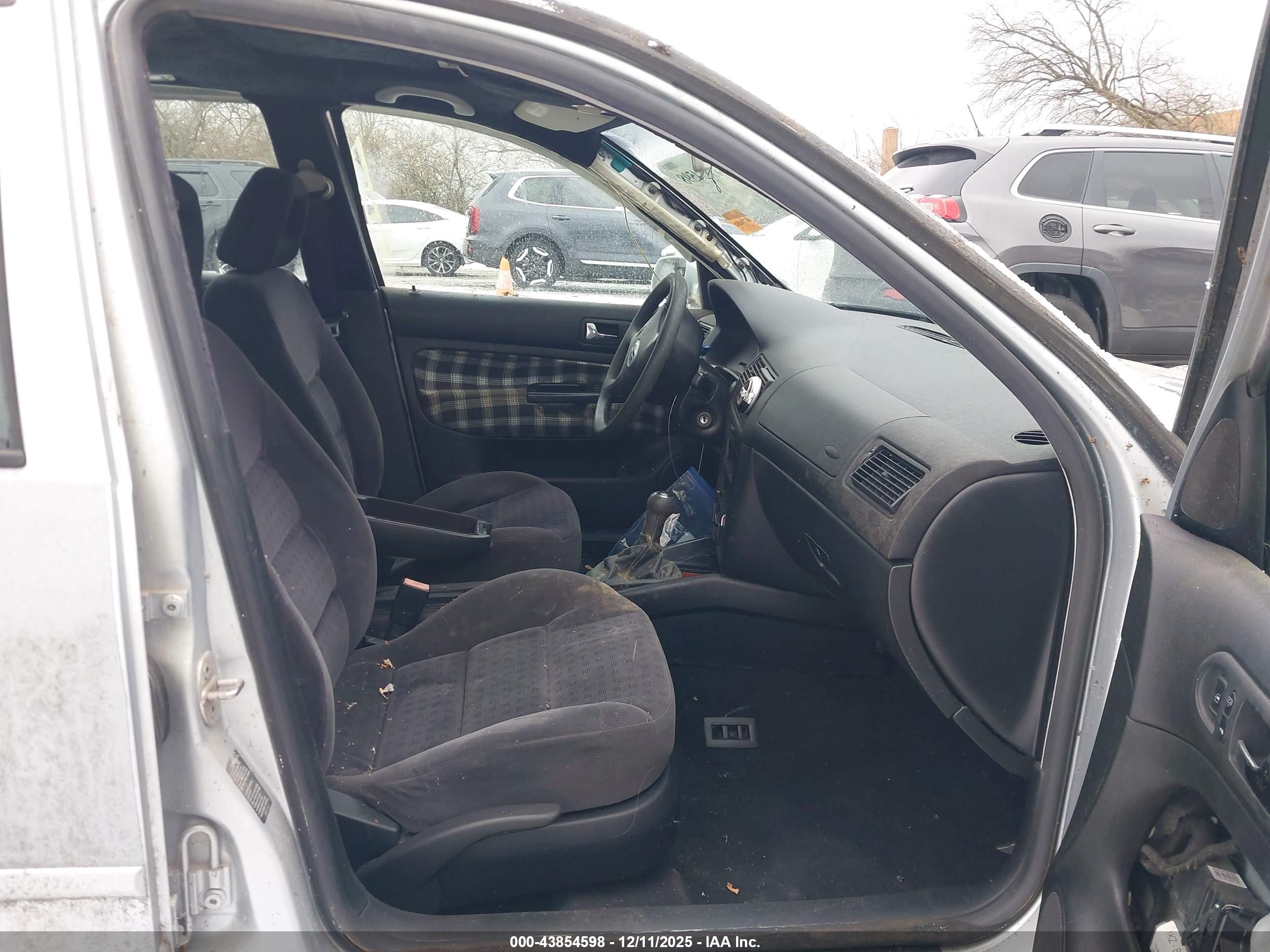 VOLKSWAGEN GOLF image 5