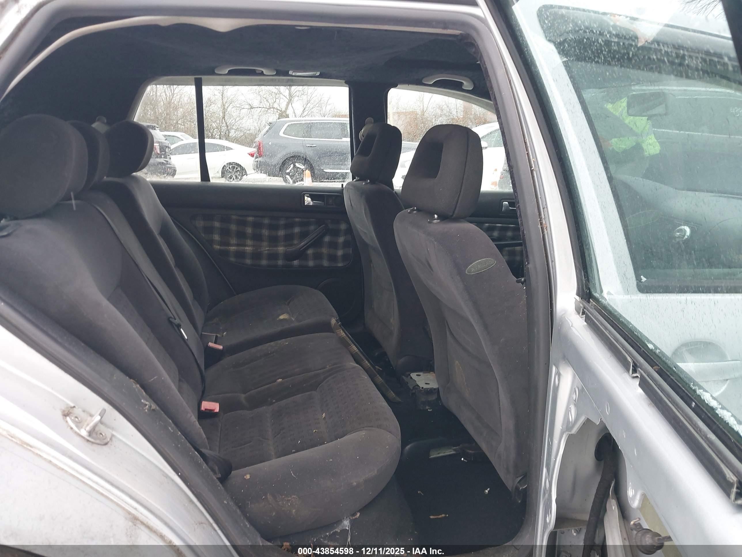 VOLKSWAGEN GOLF image 8