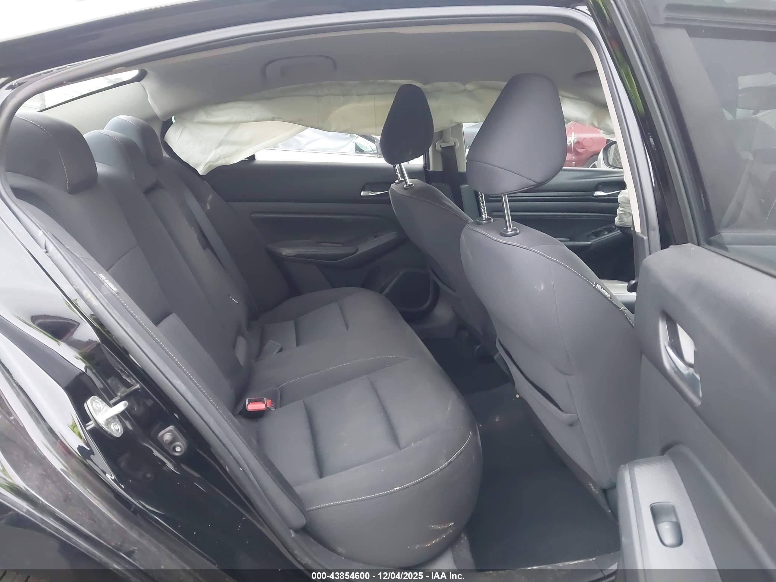 NISSAN ALTIMA image 8