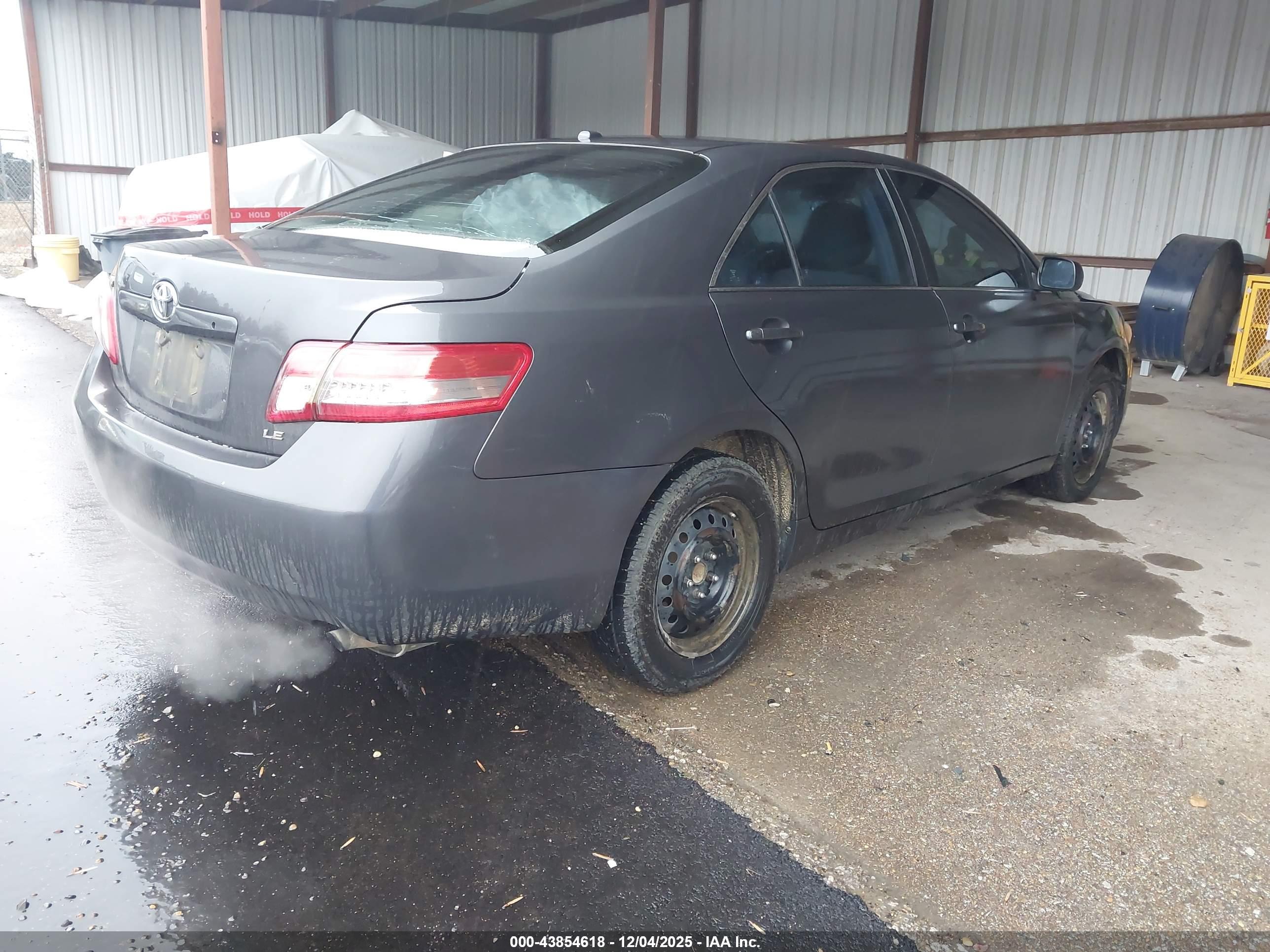 TOYOTA CAMRY image 4