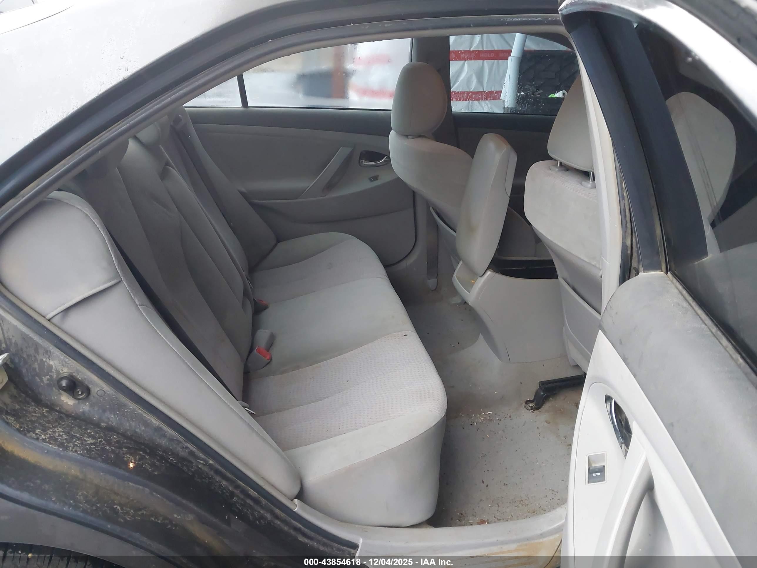 TOYOTA CAMRY image 8