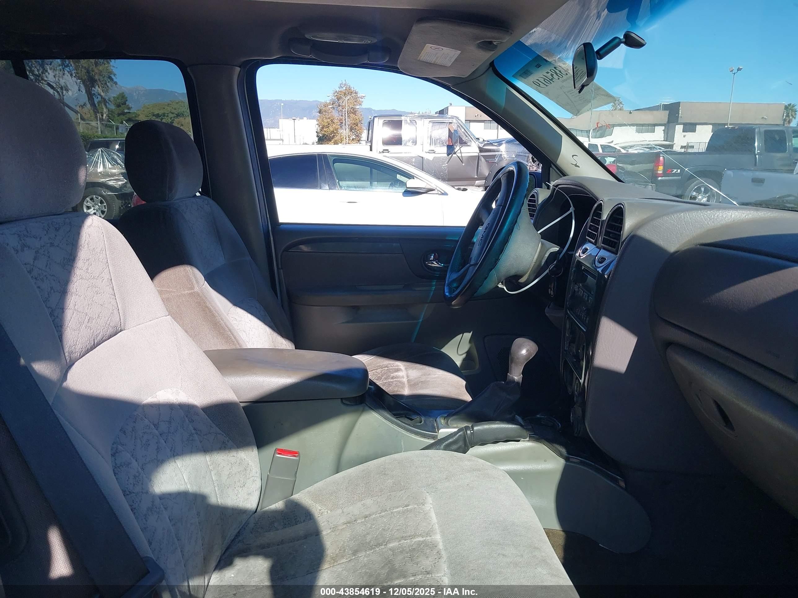 GMC ENVOY image 5