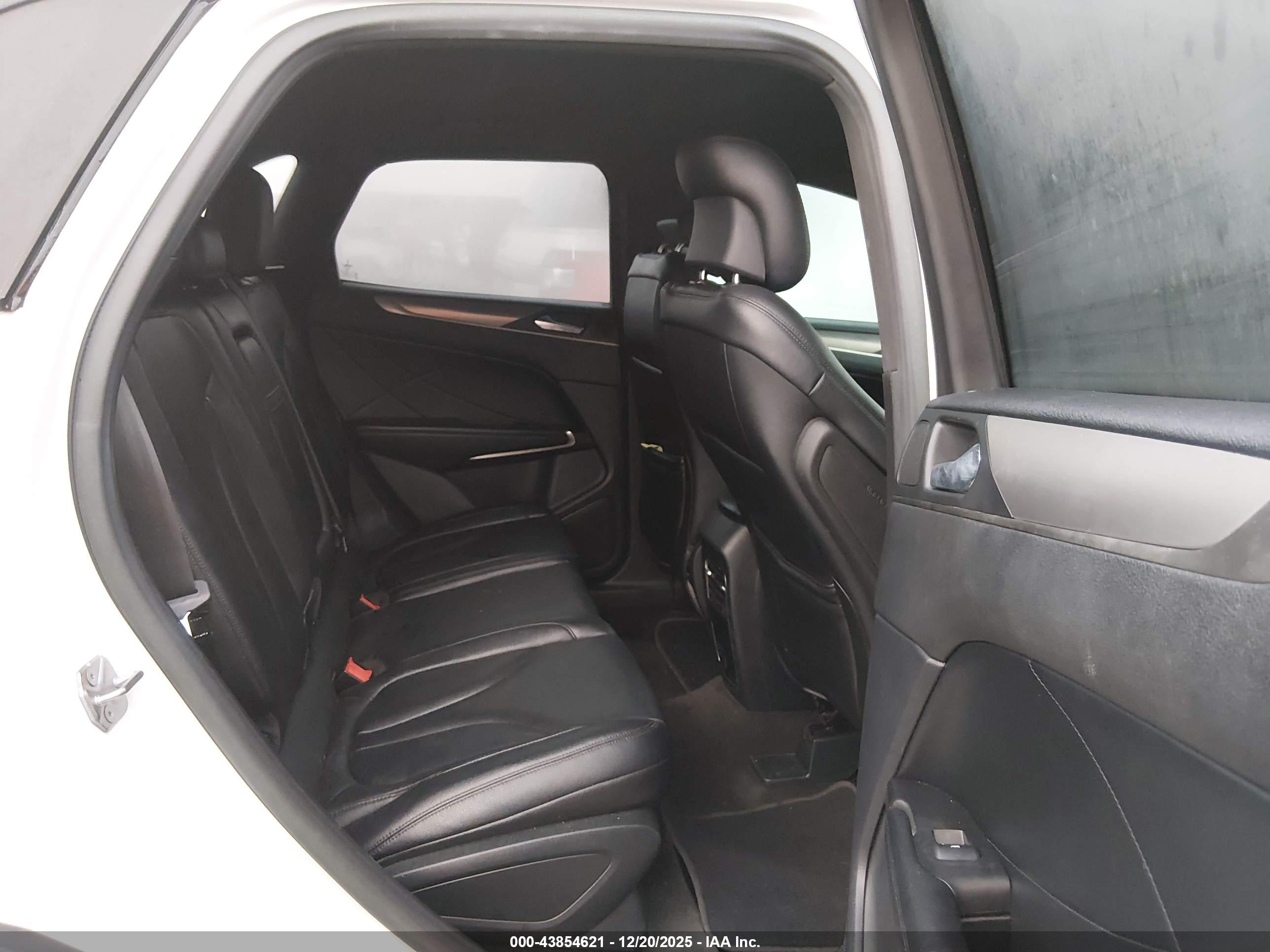 LINCOLN MKC image 8