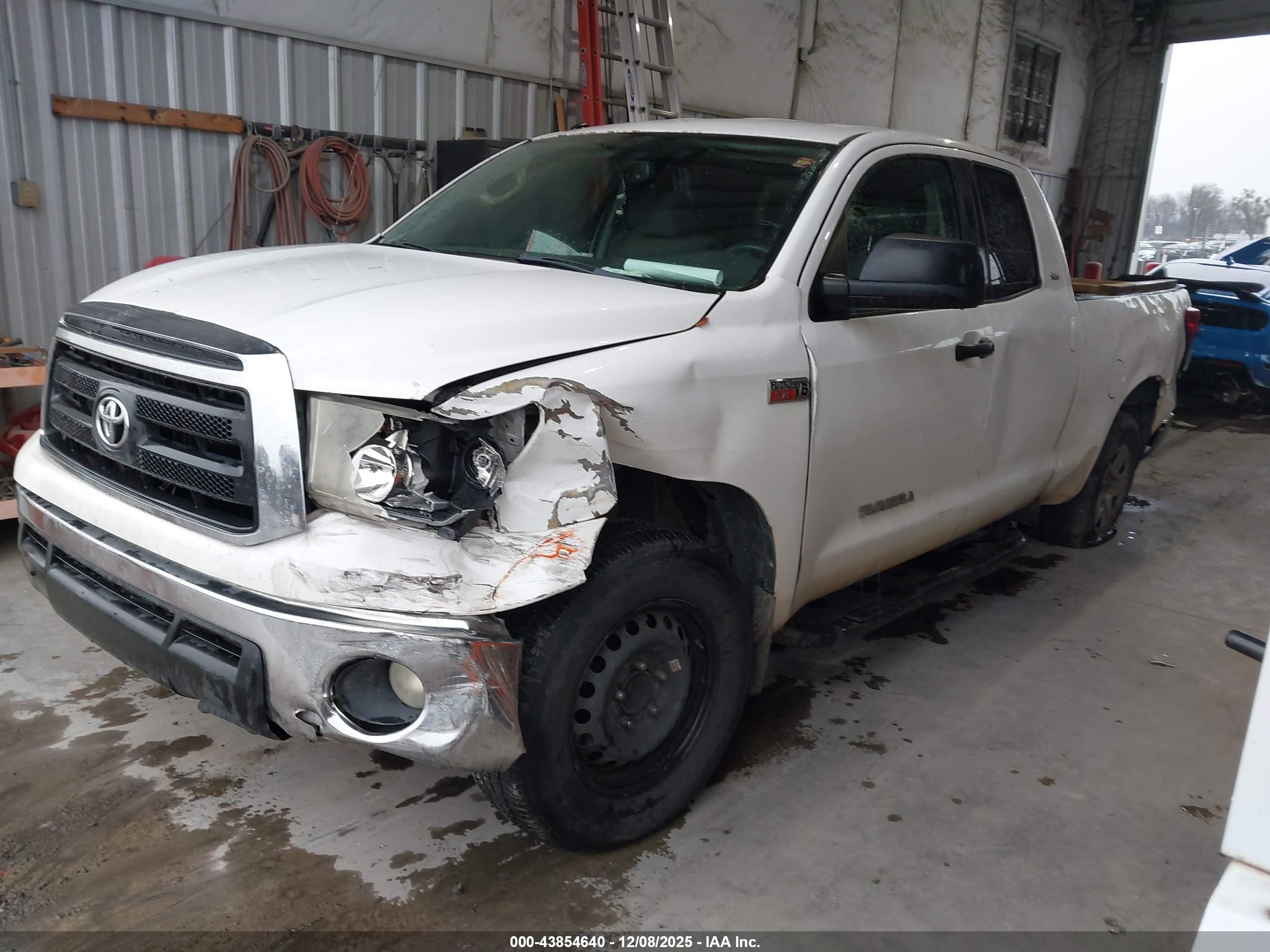 TOYOTA TUNDRA image 2