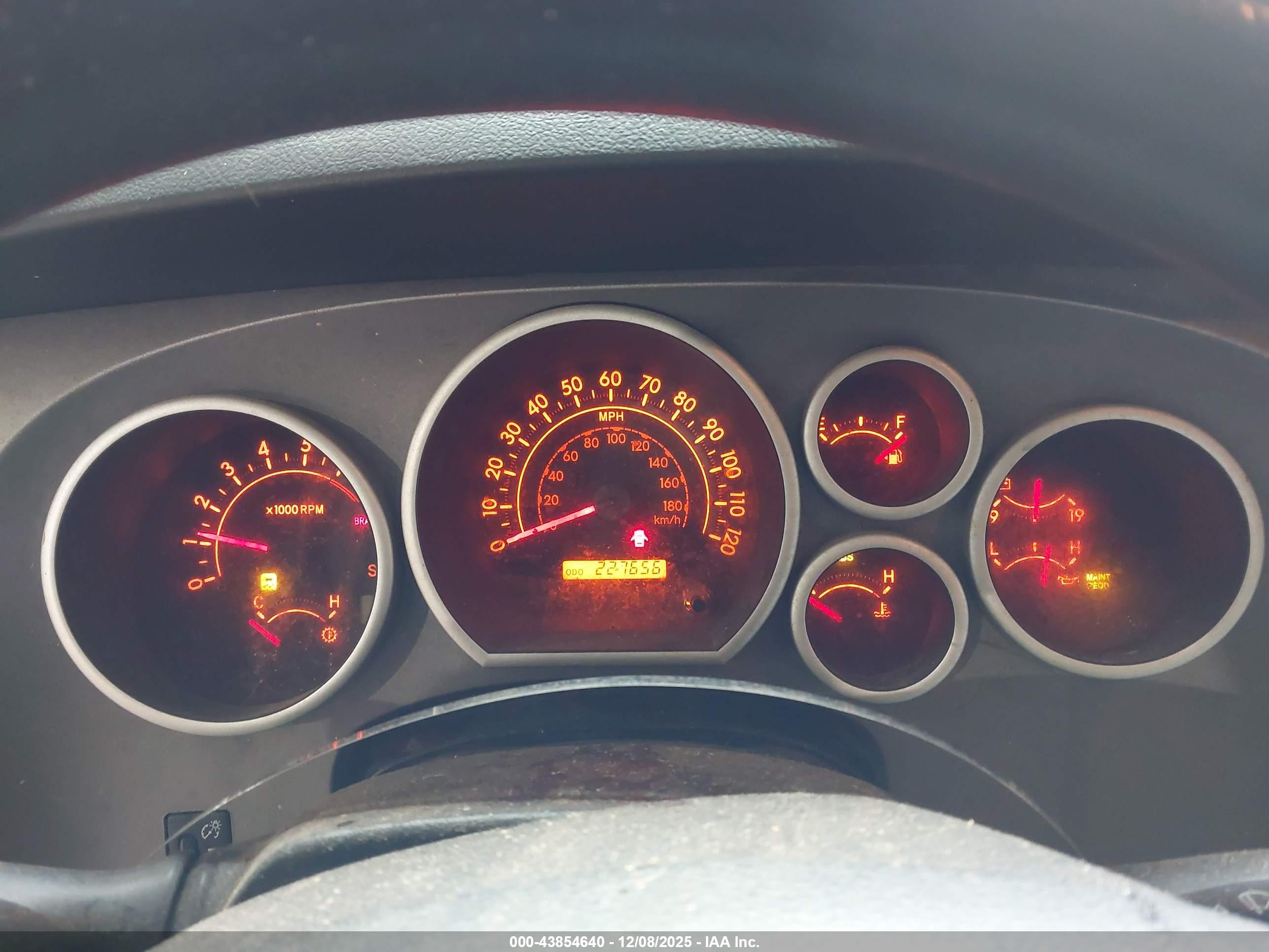 TOYOTA TUNDRA image 7