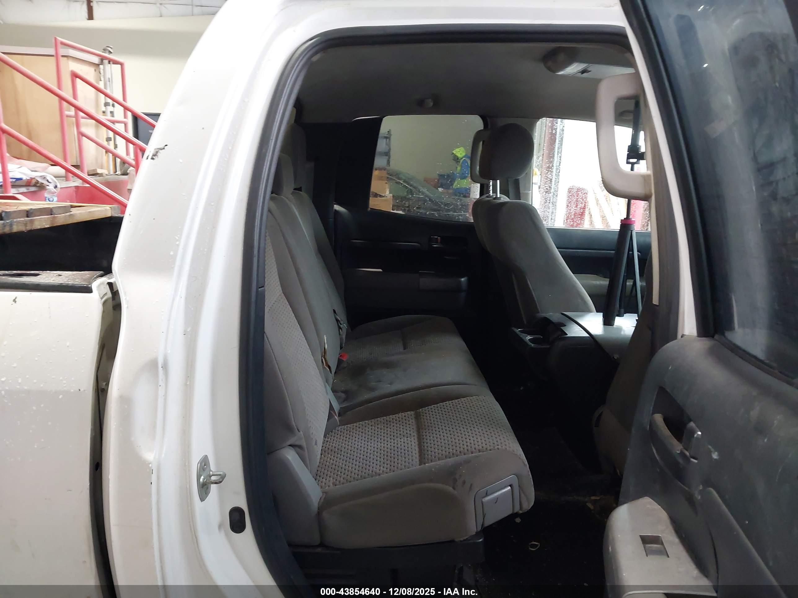 TOYOTA TUNDRA image 8