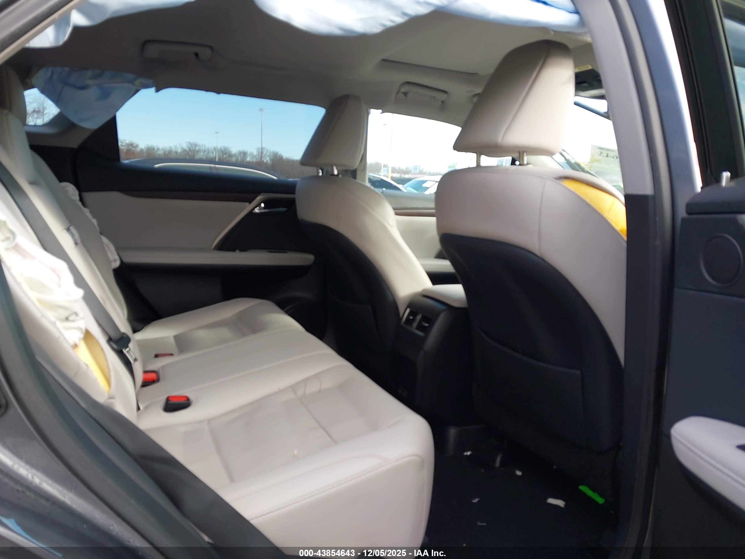 LEXUS RX image 8