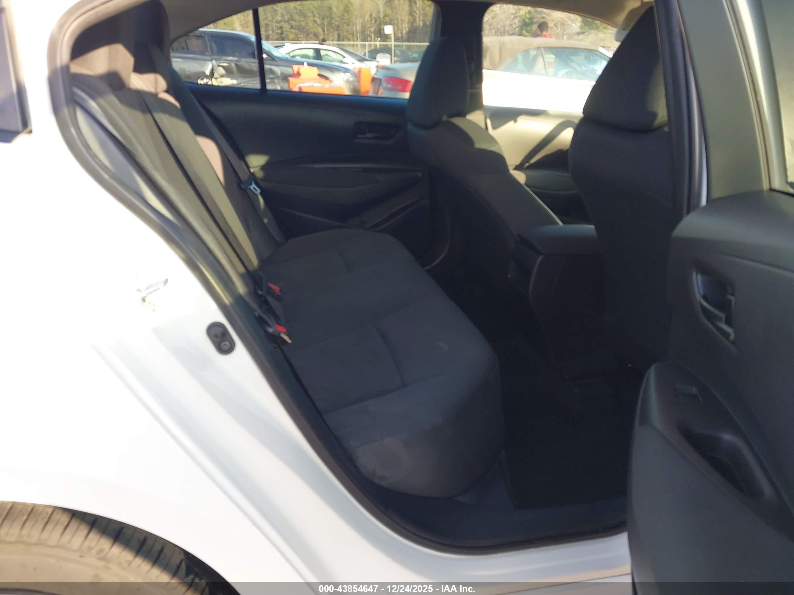 TOYOTA COROLLA image 8