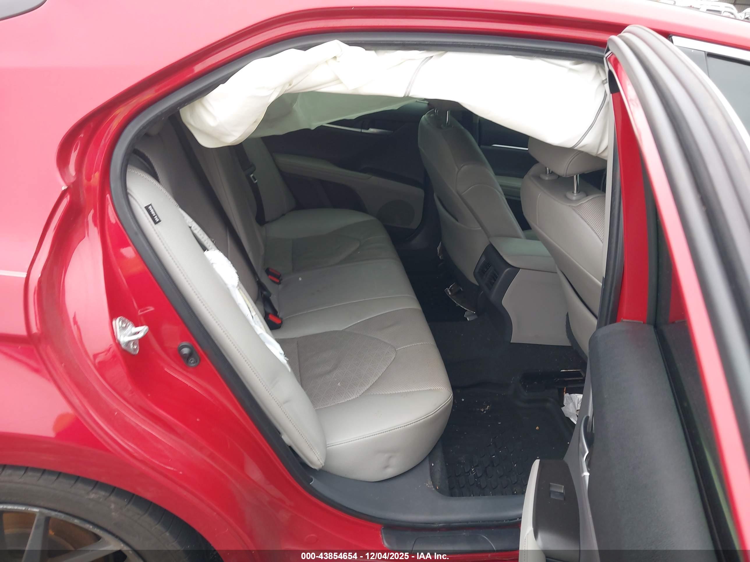 TOYOTA CAMRY image 8