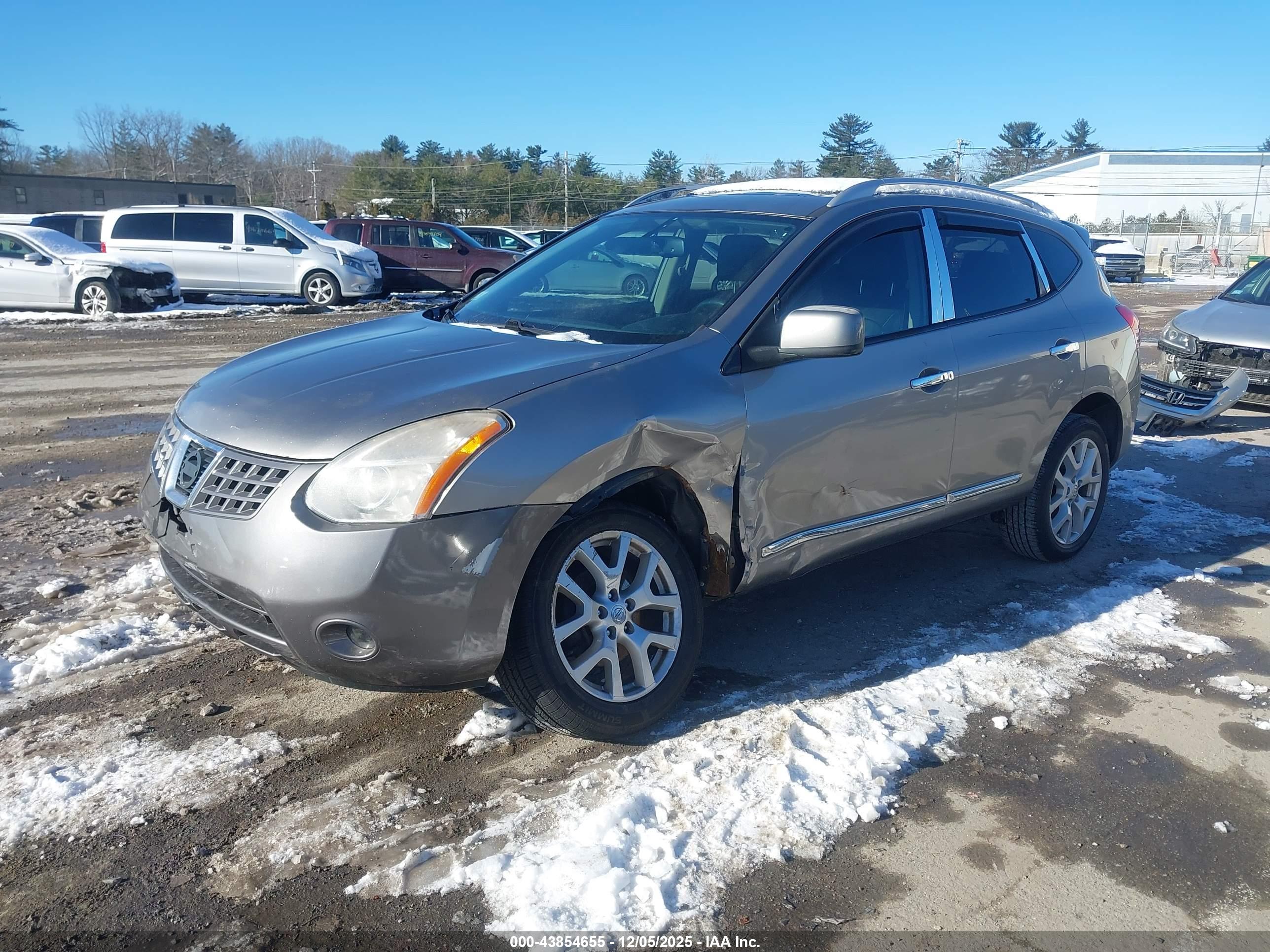 NISSAN ROGUE image 2