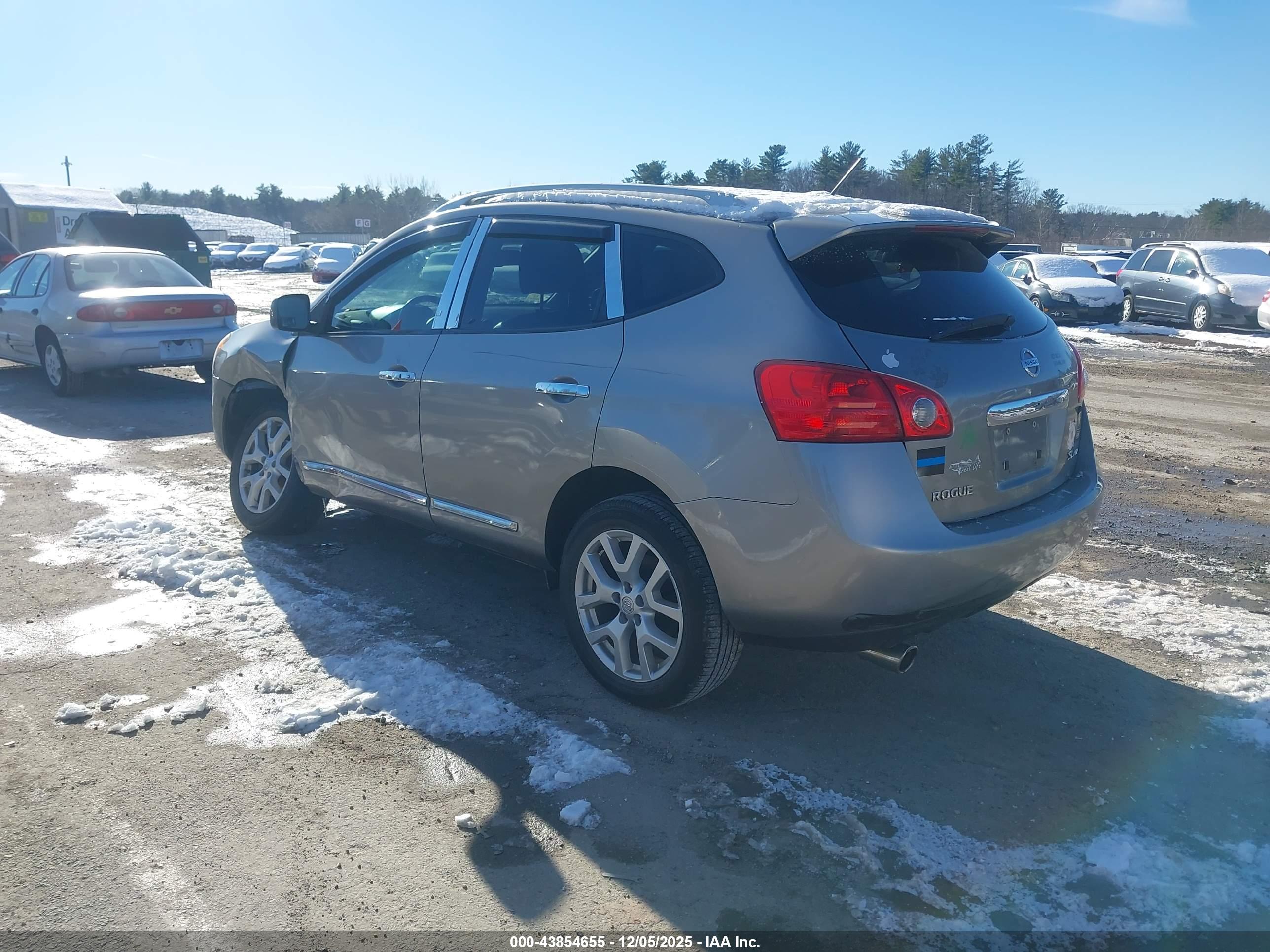 NISSAN ROGUE image 3