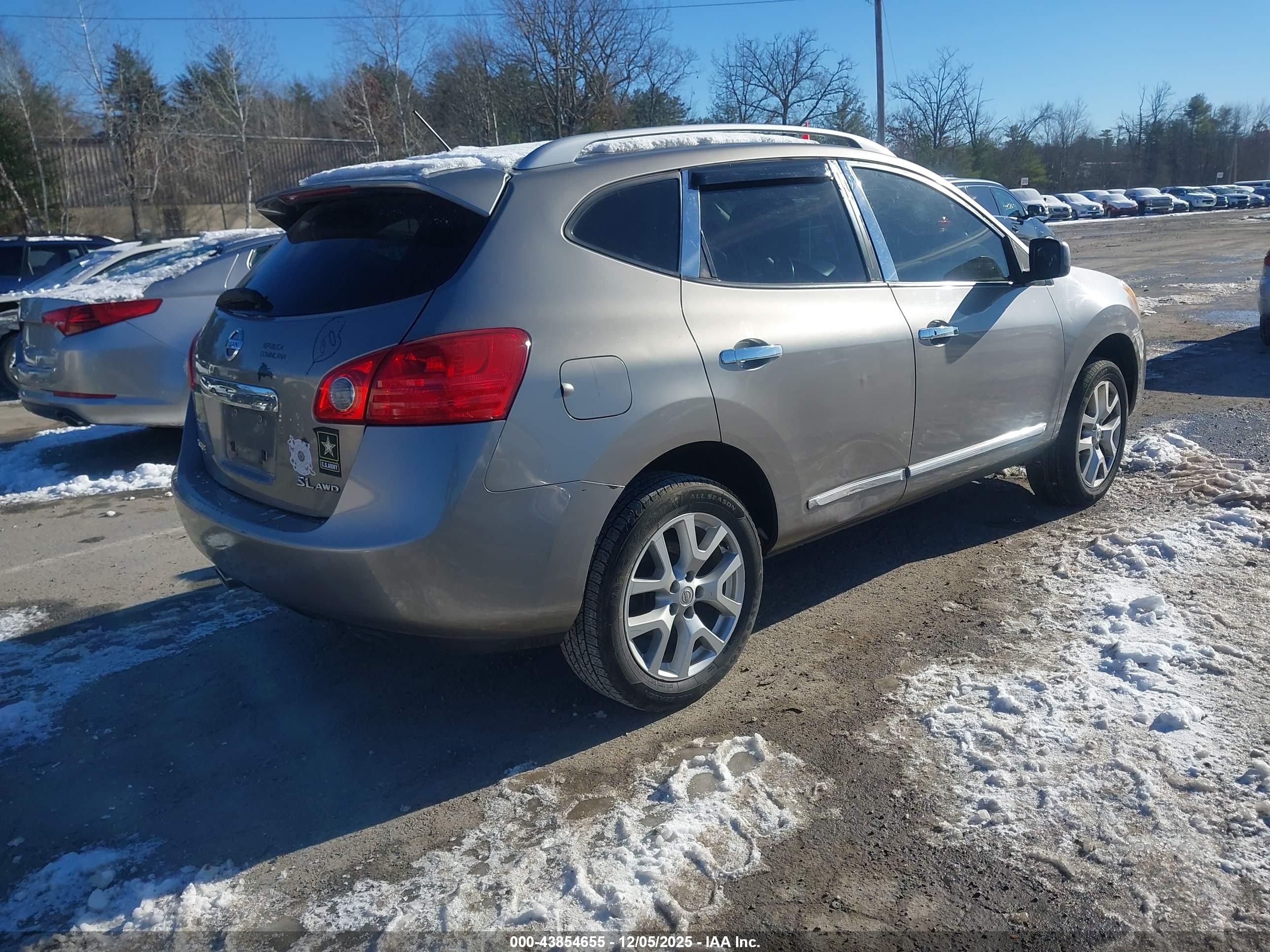NISSAN ROGUE image 4