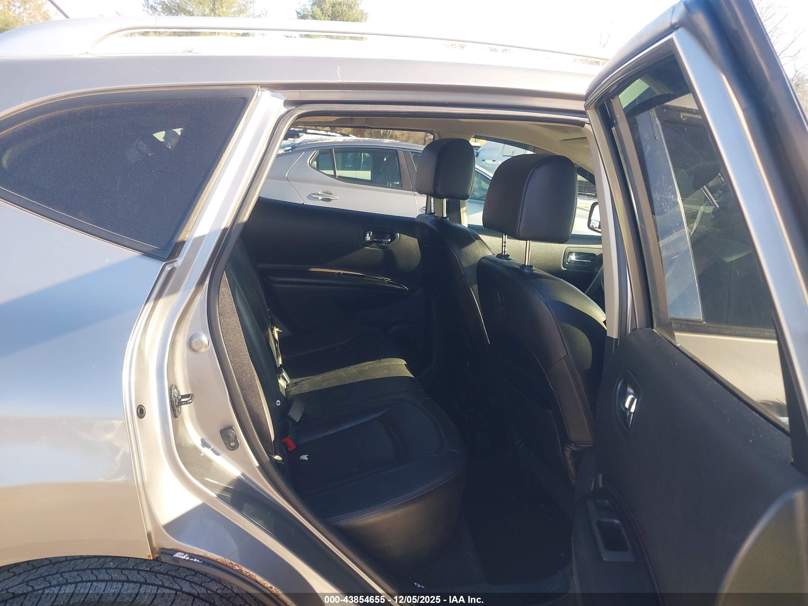 NISSAN ROGUE image 8