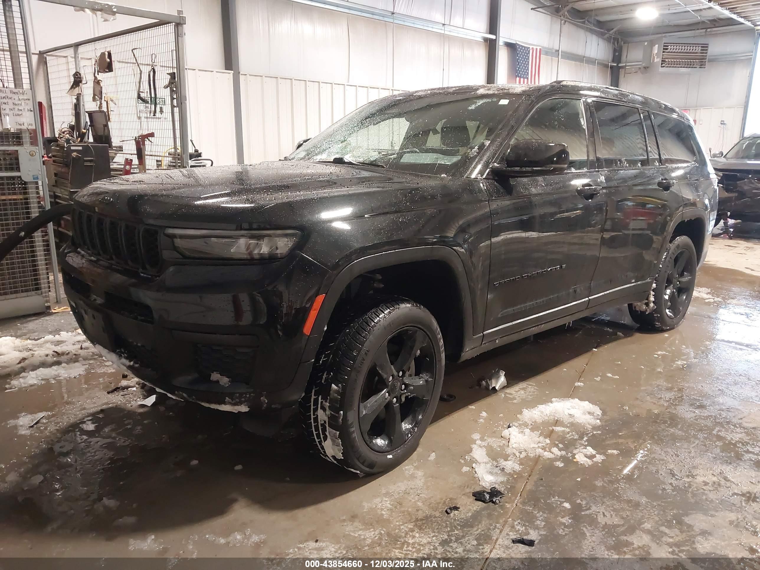 JEEP GRAND image 2
