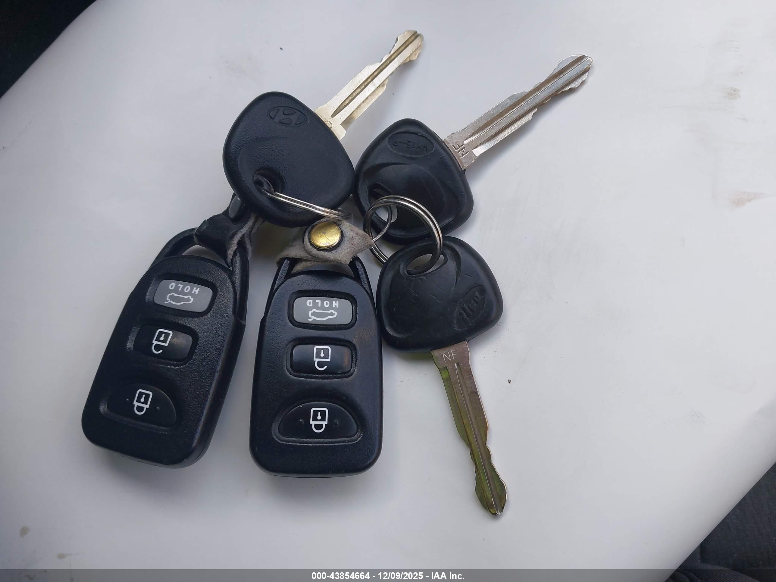 HYUNDAI ELANTRA image 11