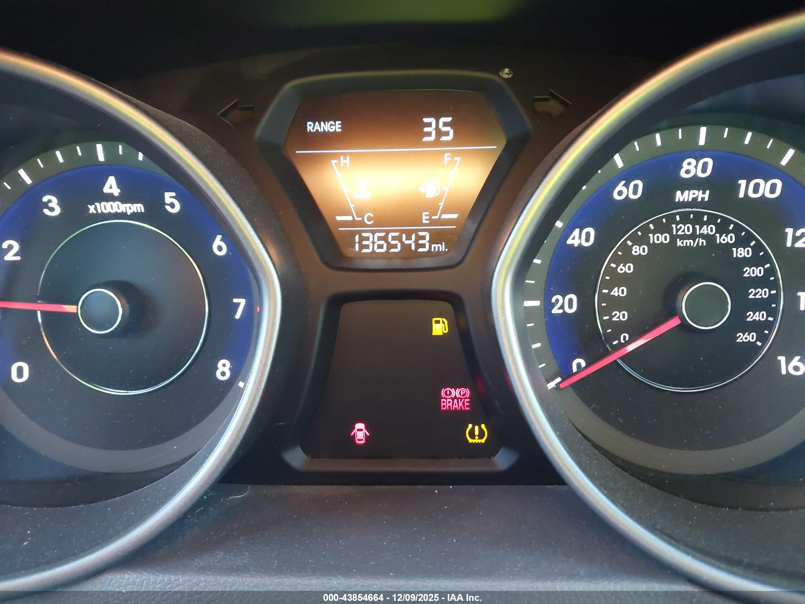 HYUNDAI ELANTRA image 7