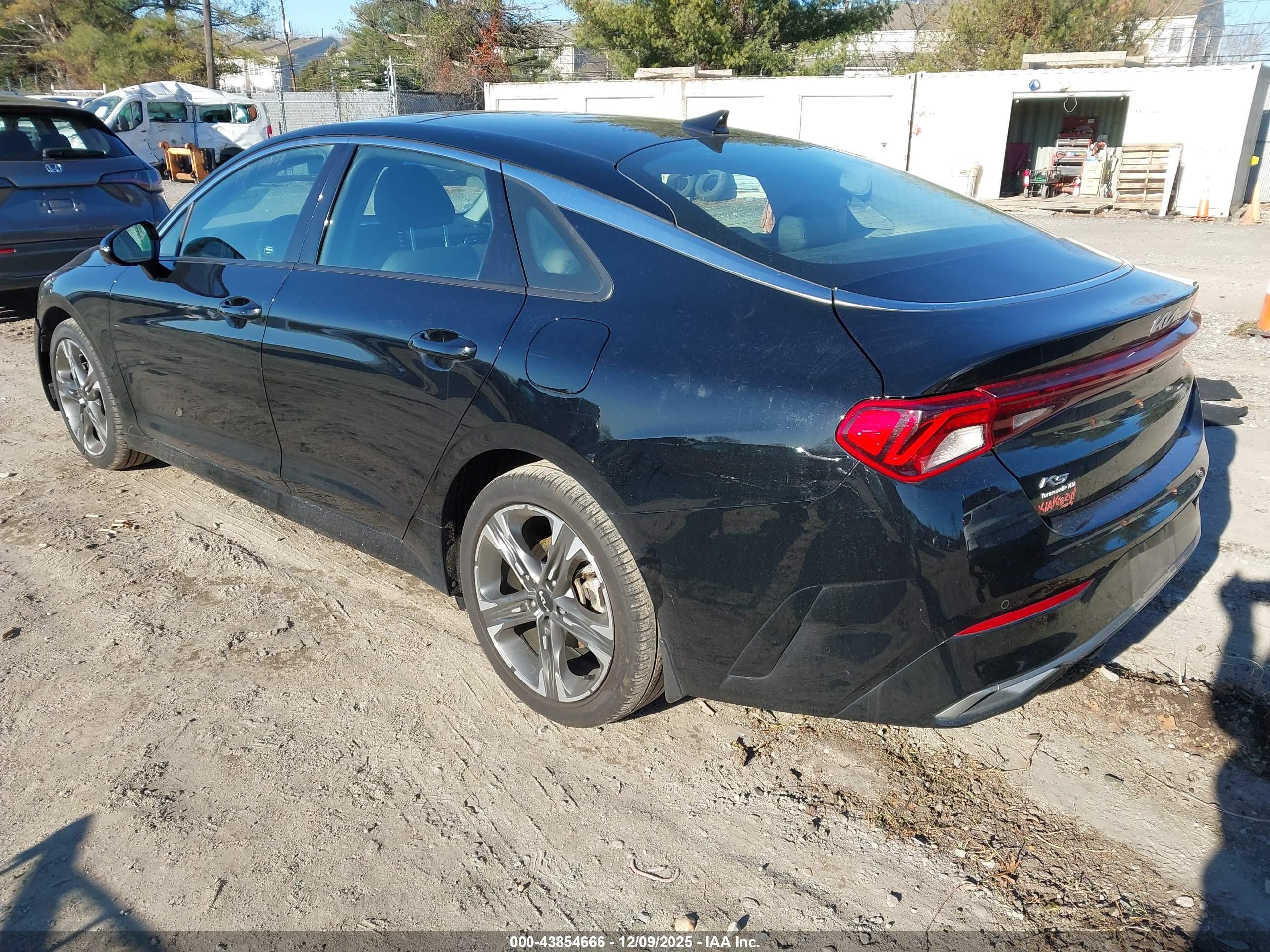 KIA K5 image 3