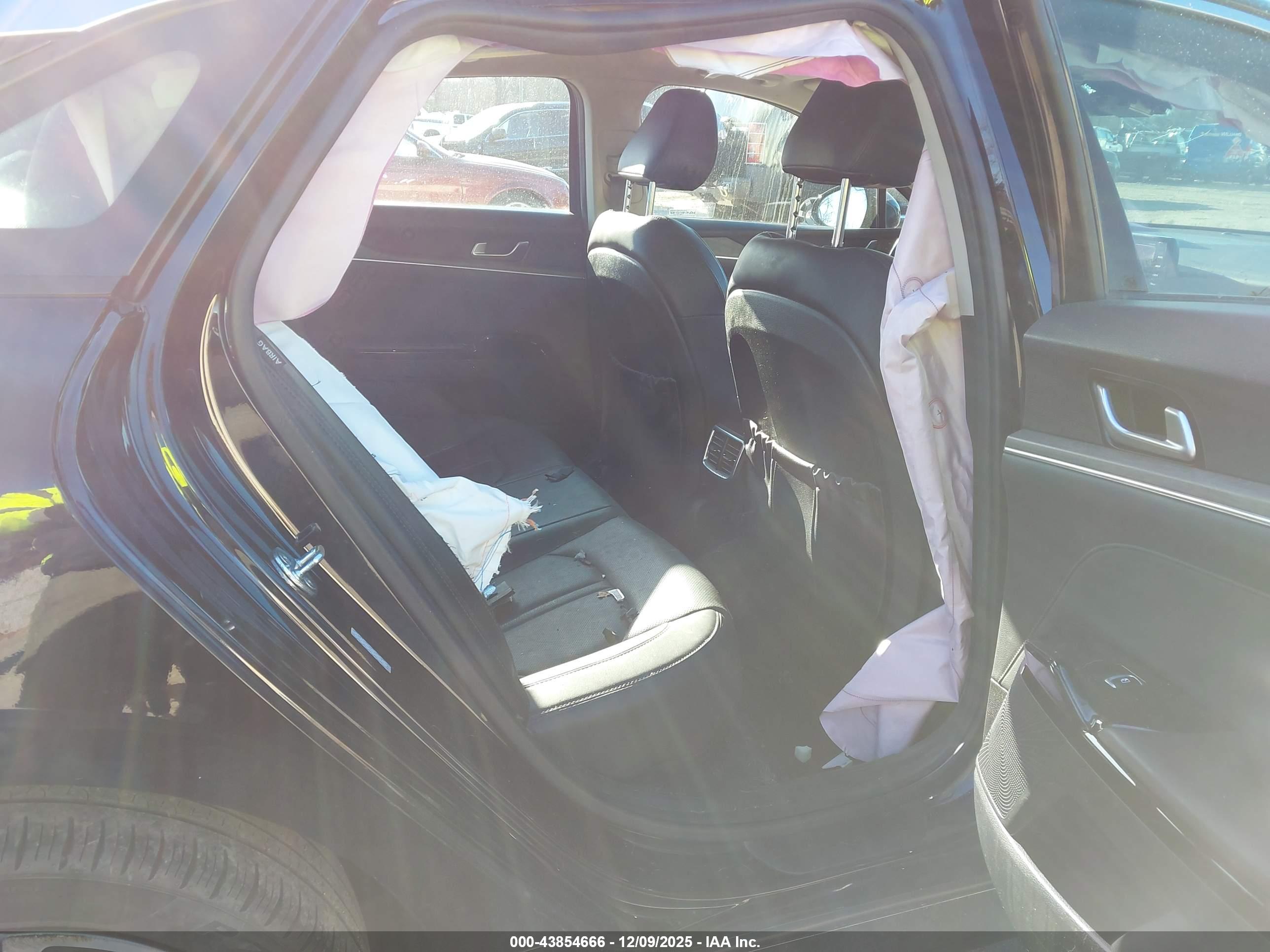 KIA K5 image 8