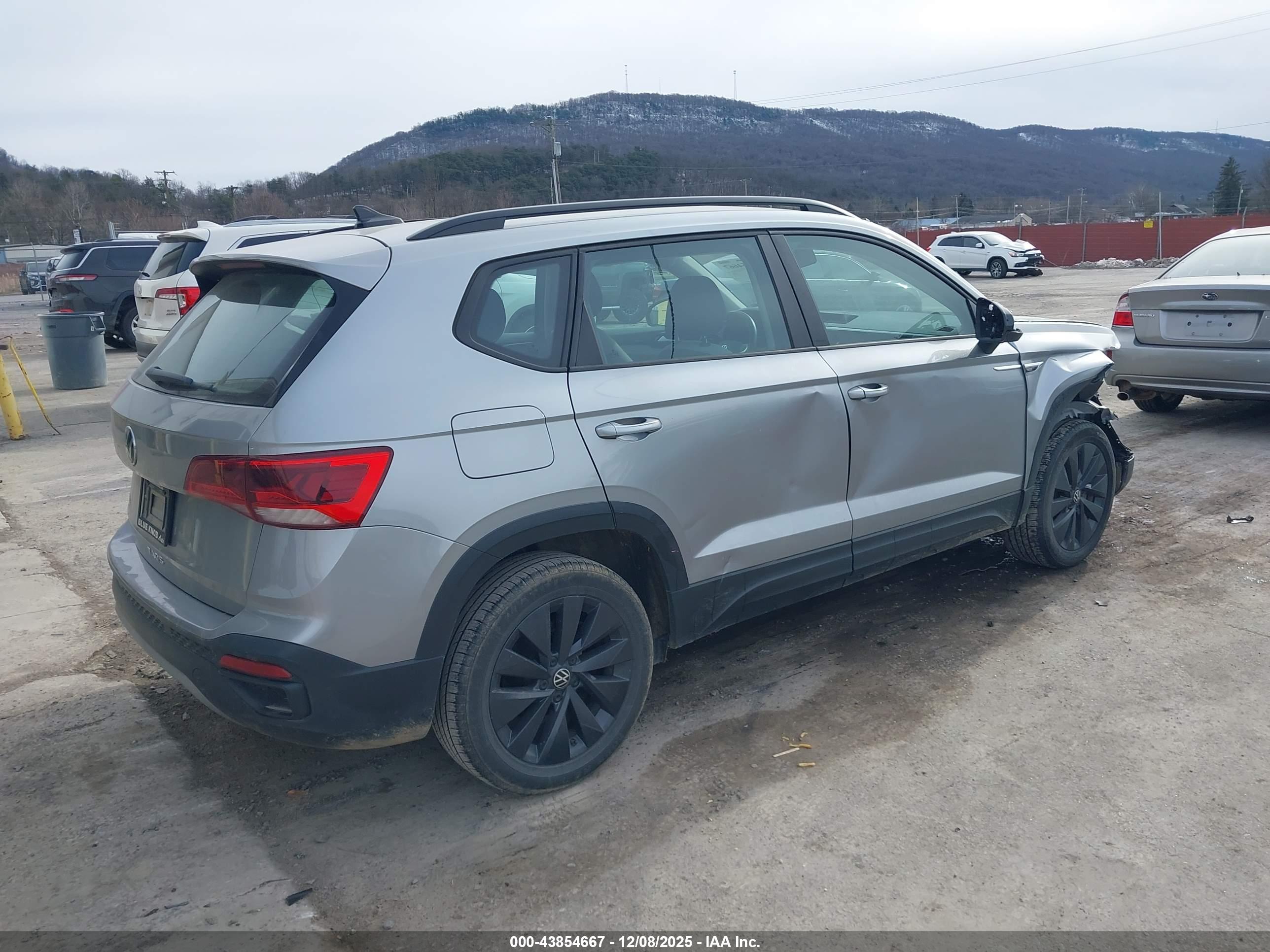 VOLKSWAGEN TAOS image 4
