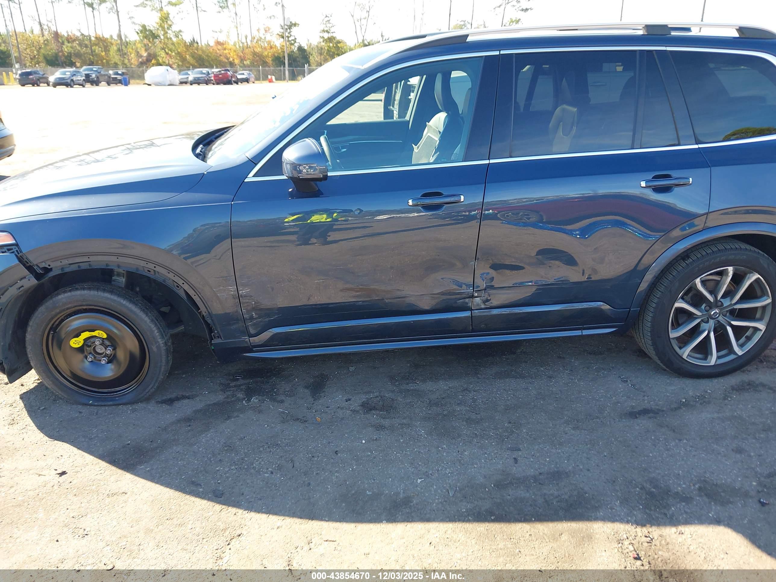 VOLVO XC90 image 6