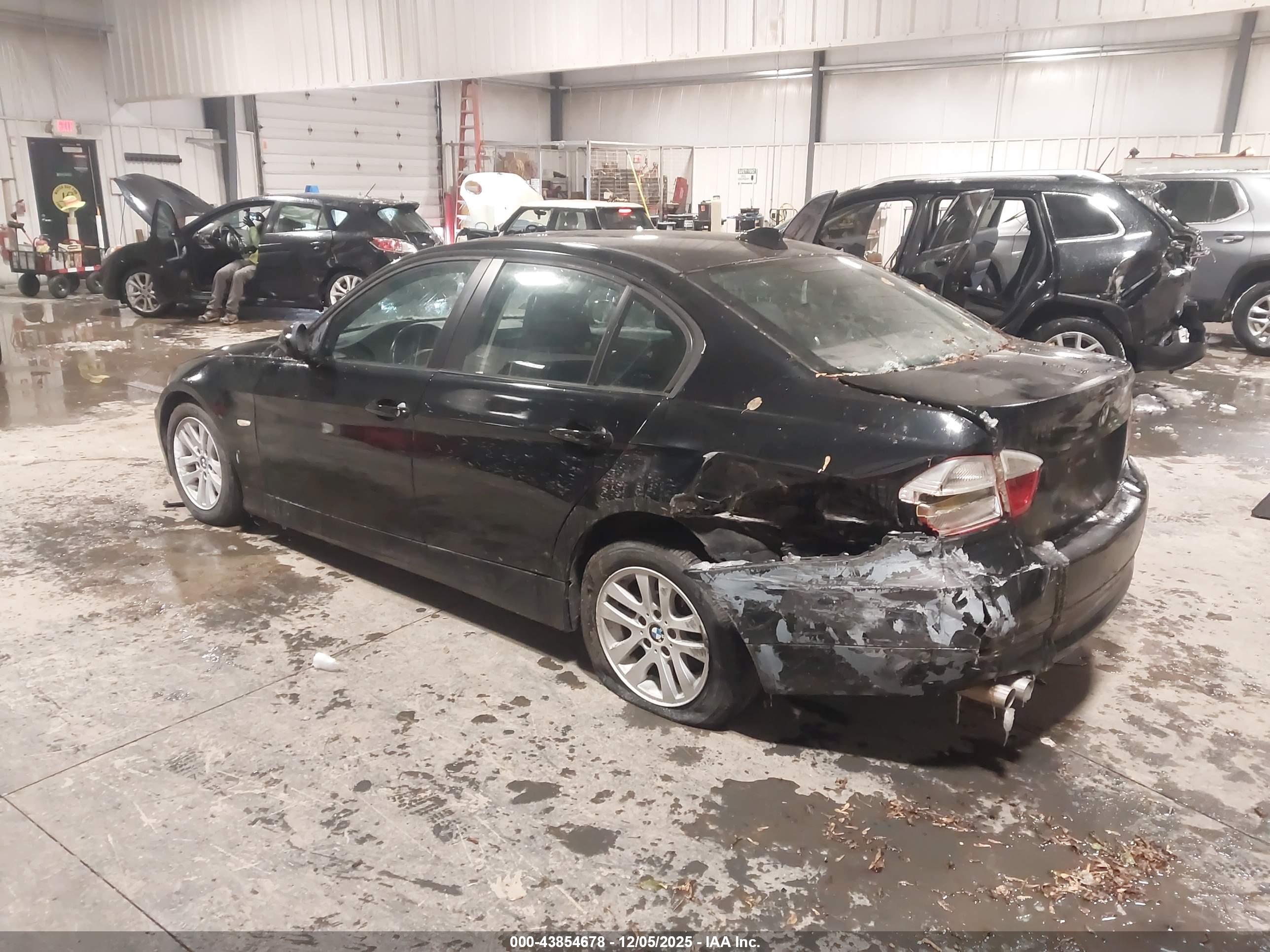 BMW 328I image 3