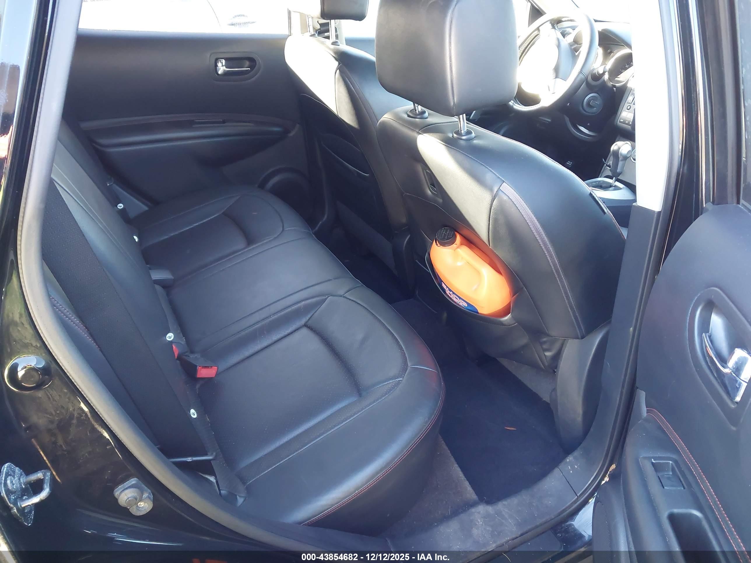 NISSAN ROGUE image 8