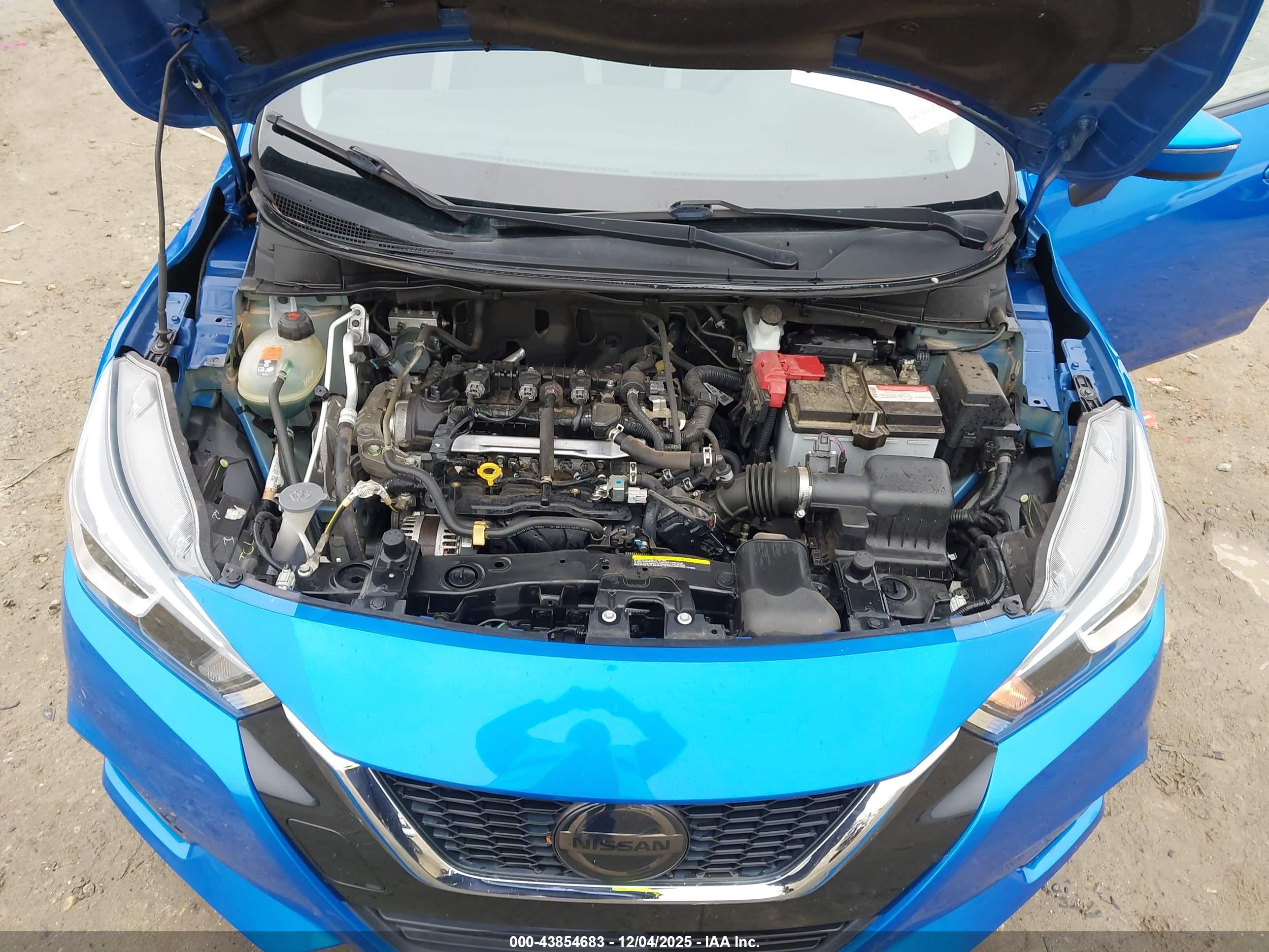 NISSAN VERSA image 10