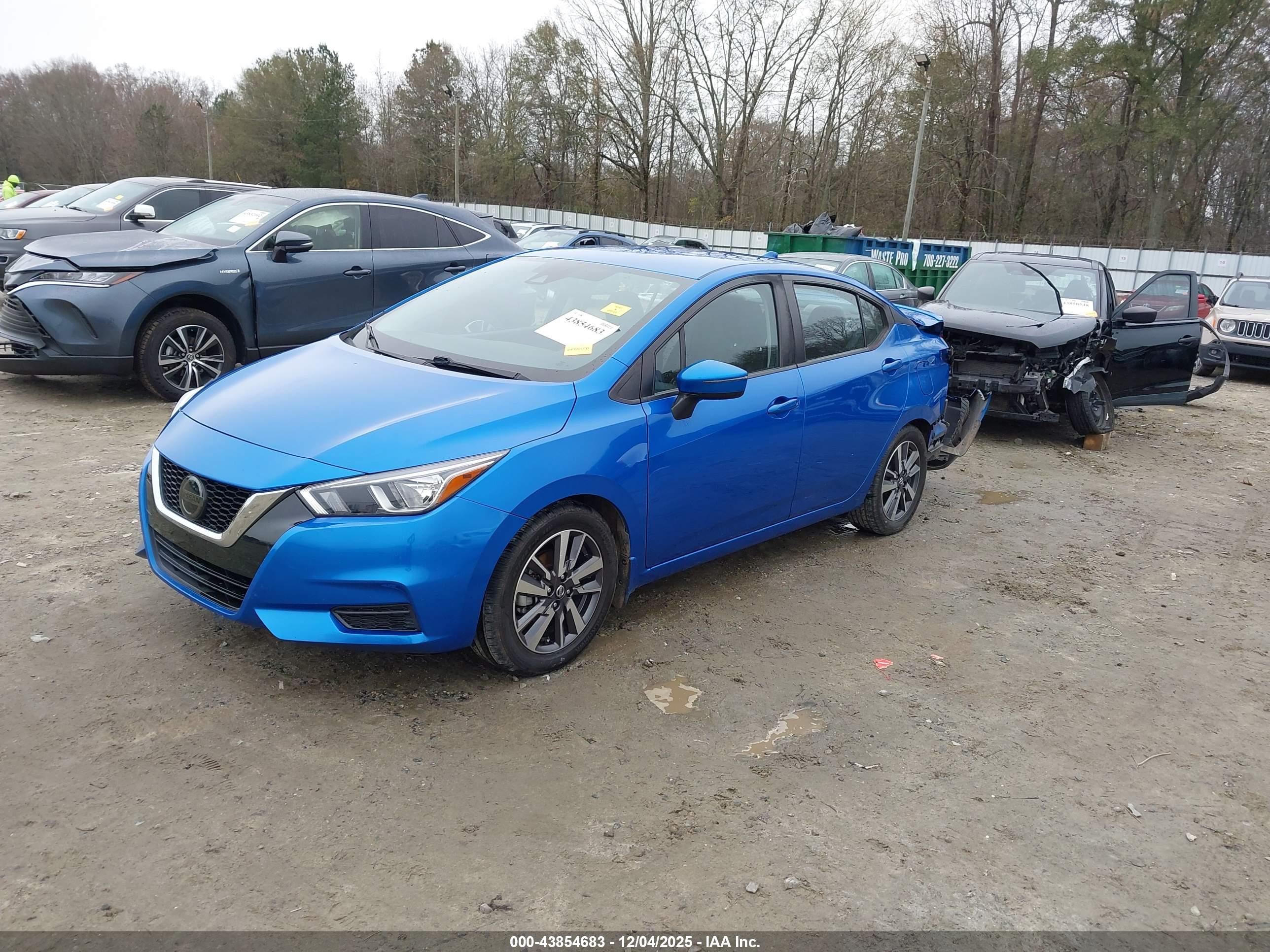 NISSAN VERSA image 2