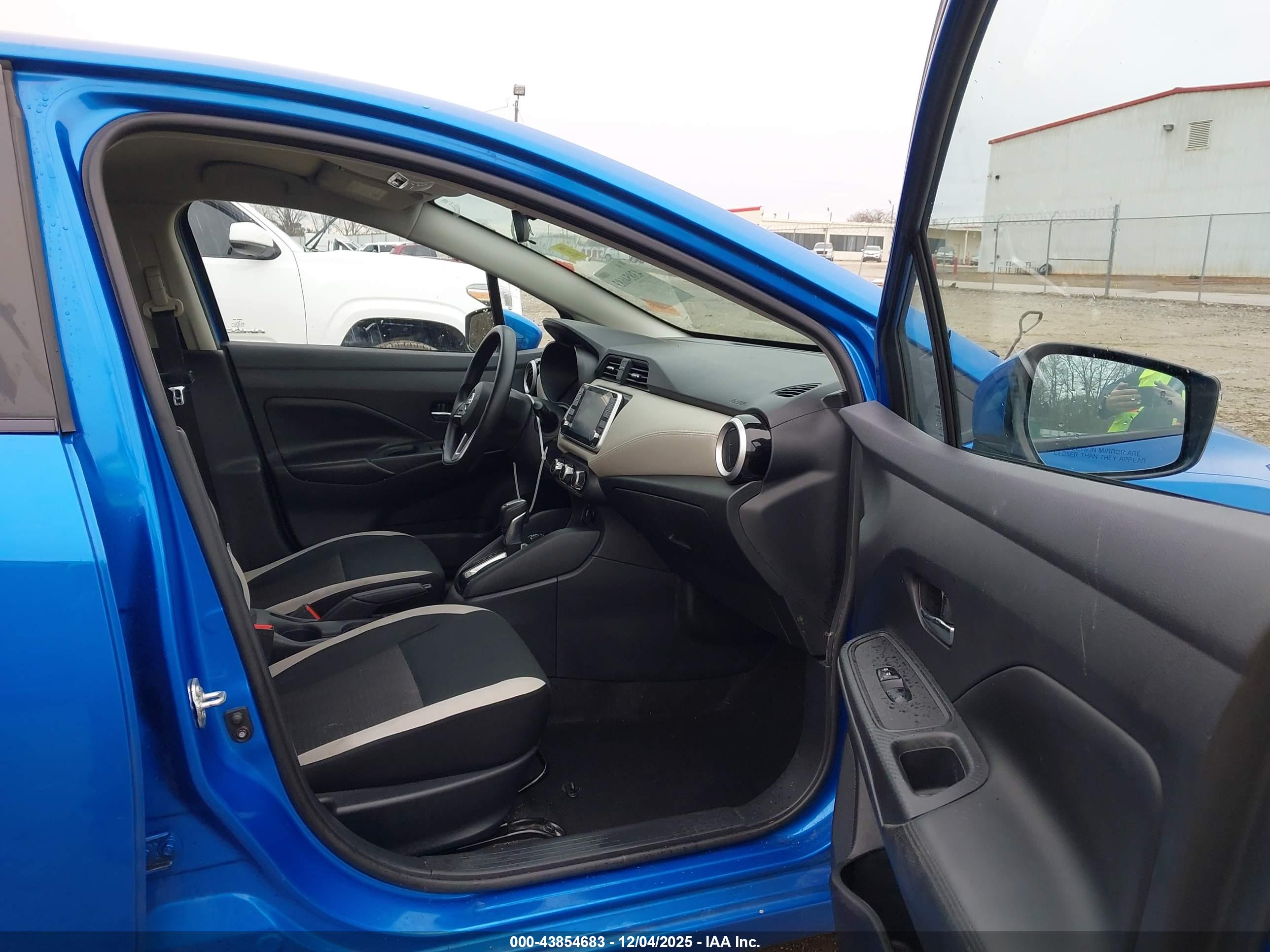 NISSAN VERSA image 5