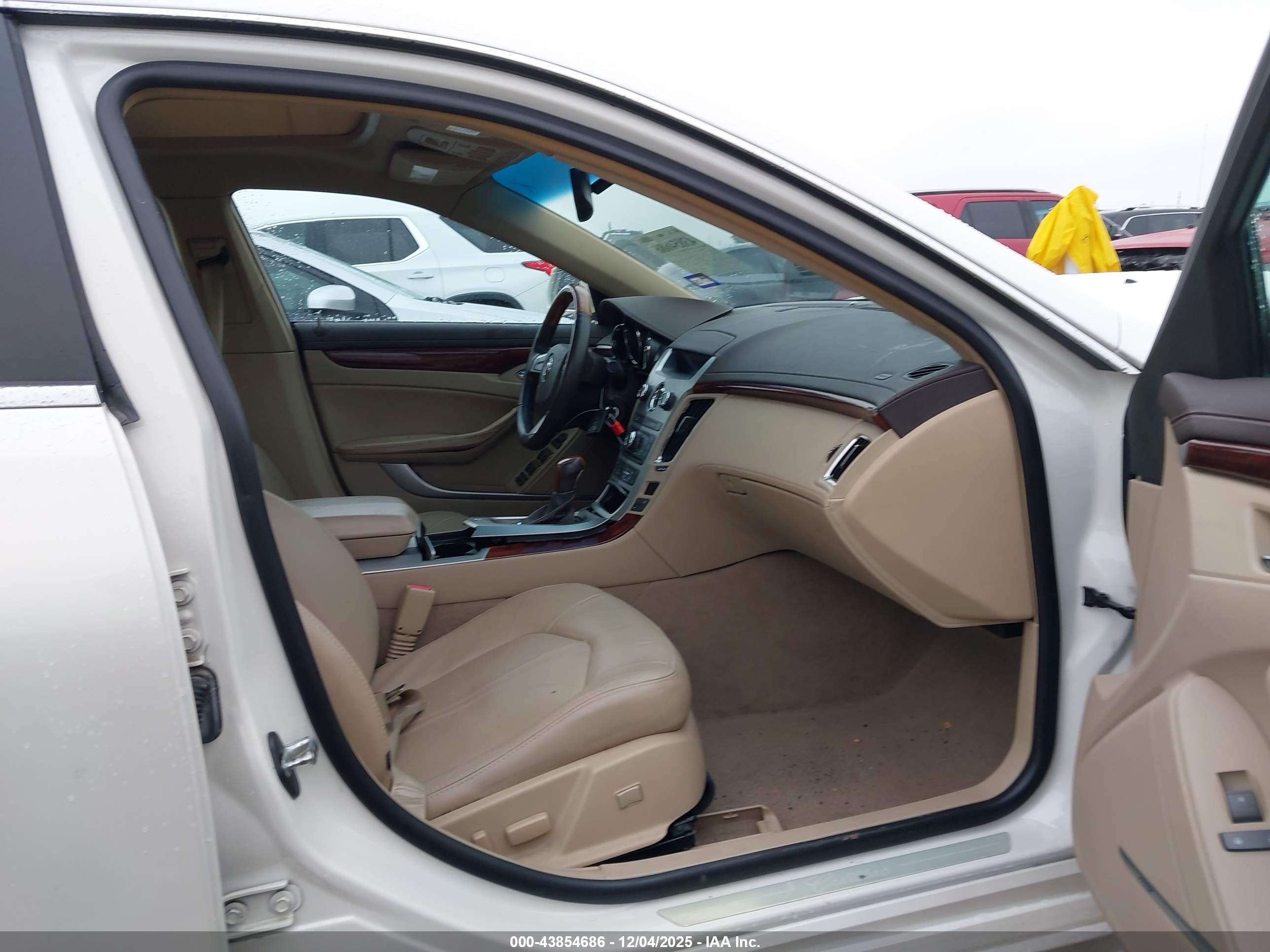 CADILLAC CTS image 5