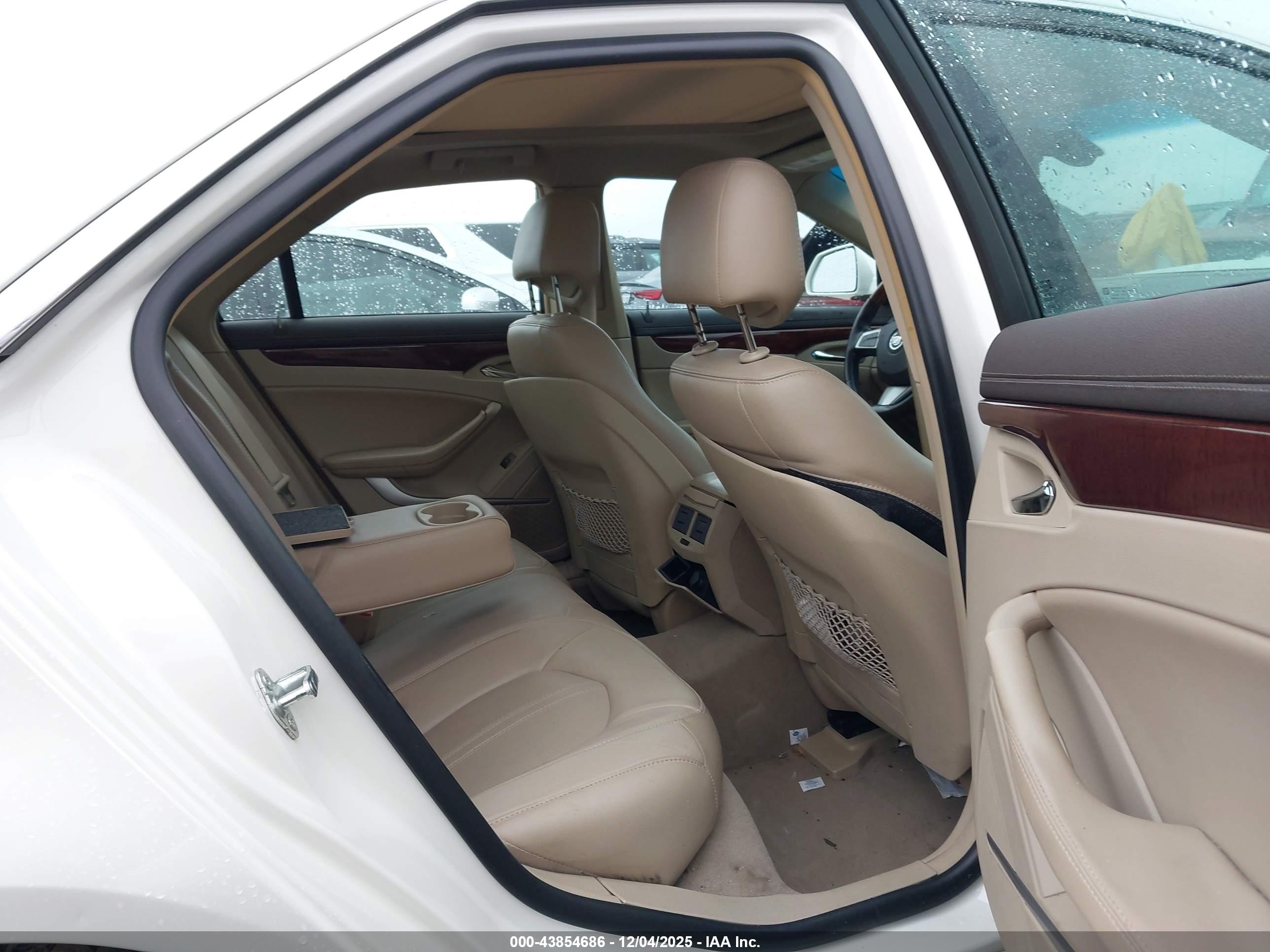 CADILLAC CTS image 8