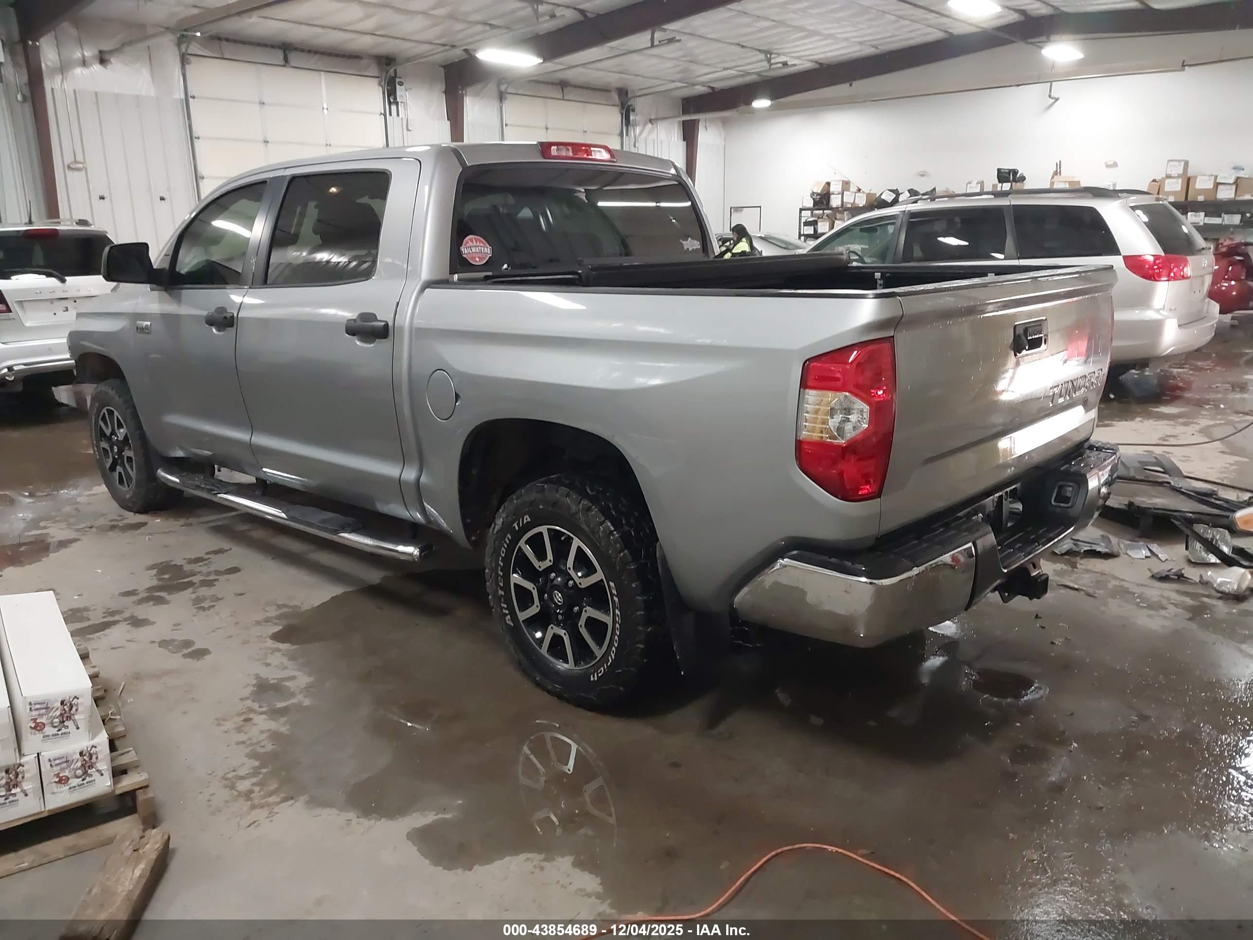 TOYOTA TUNDRA image 3
