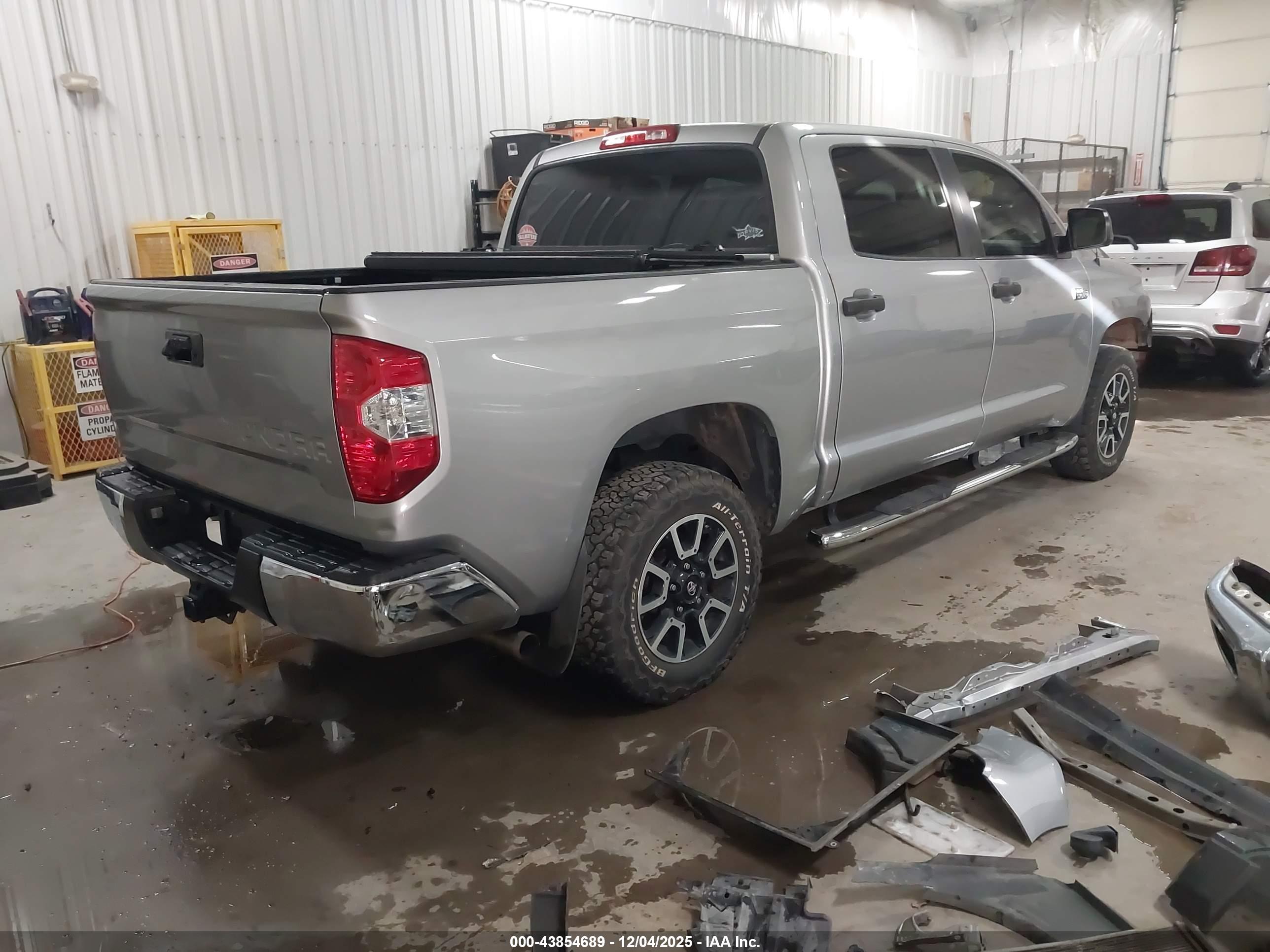 TOYOTA TUNDRA image 4