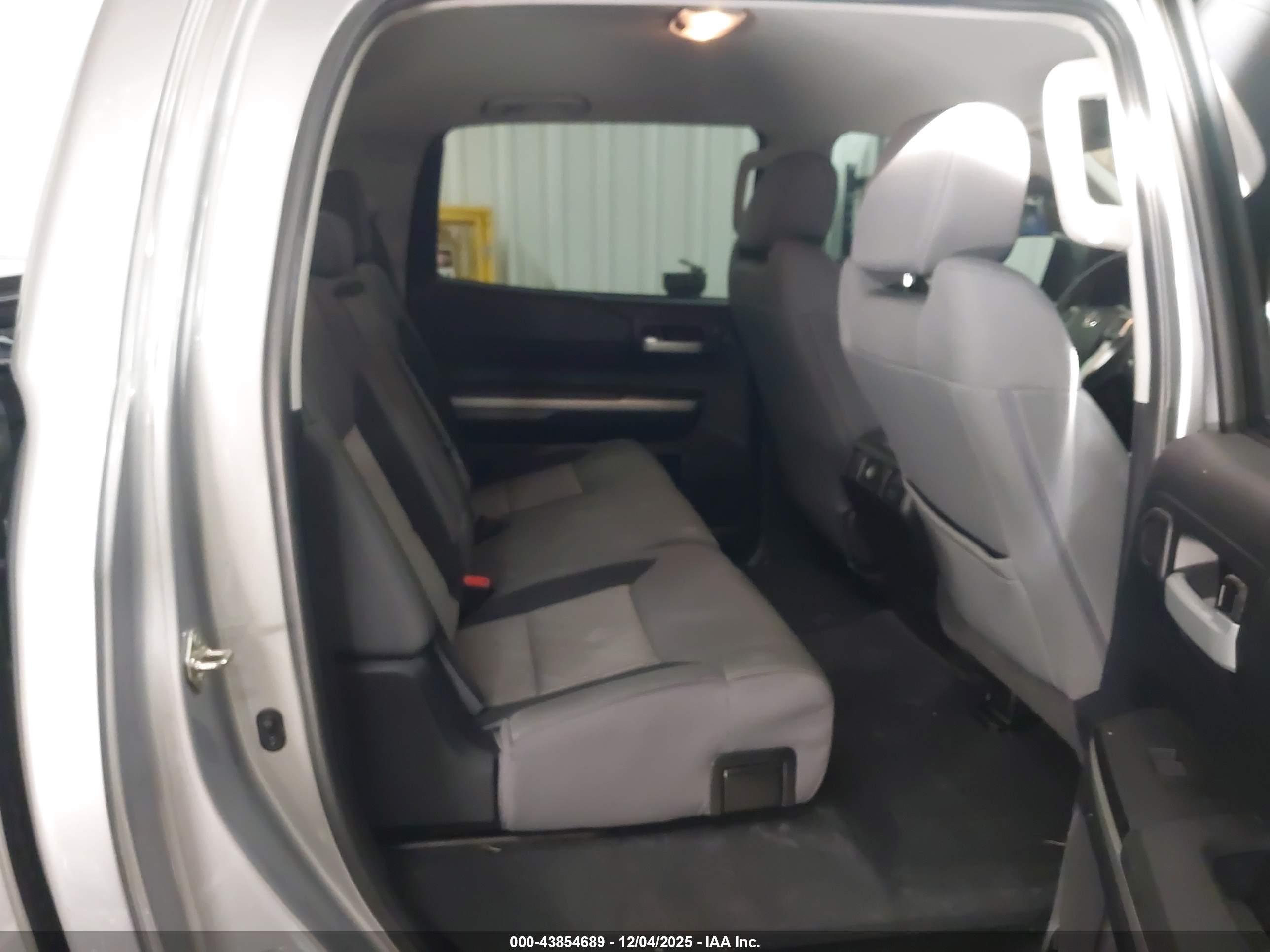 TOYOTA TUNDRA image 8