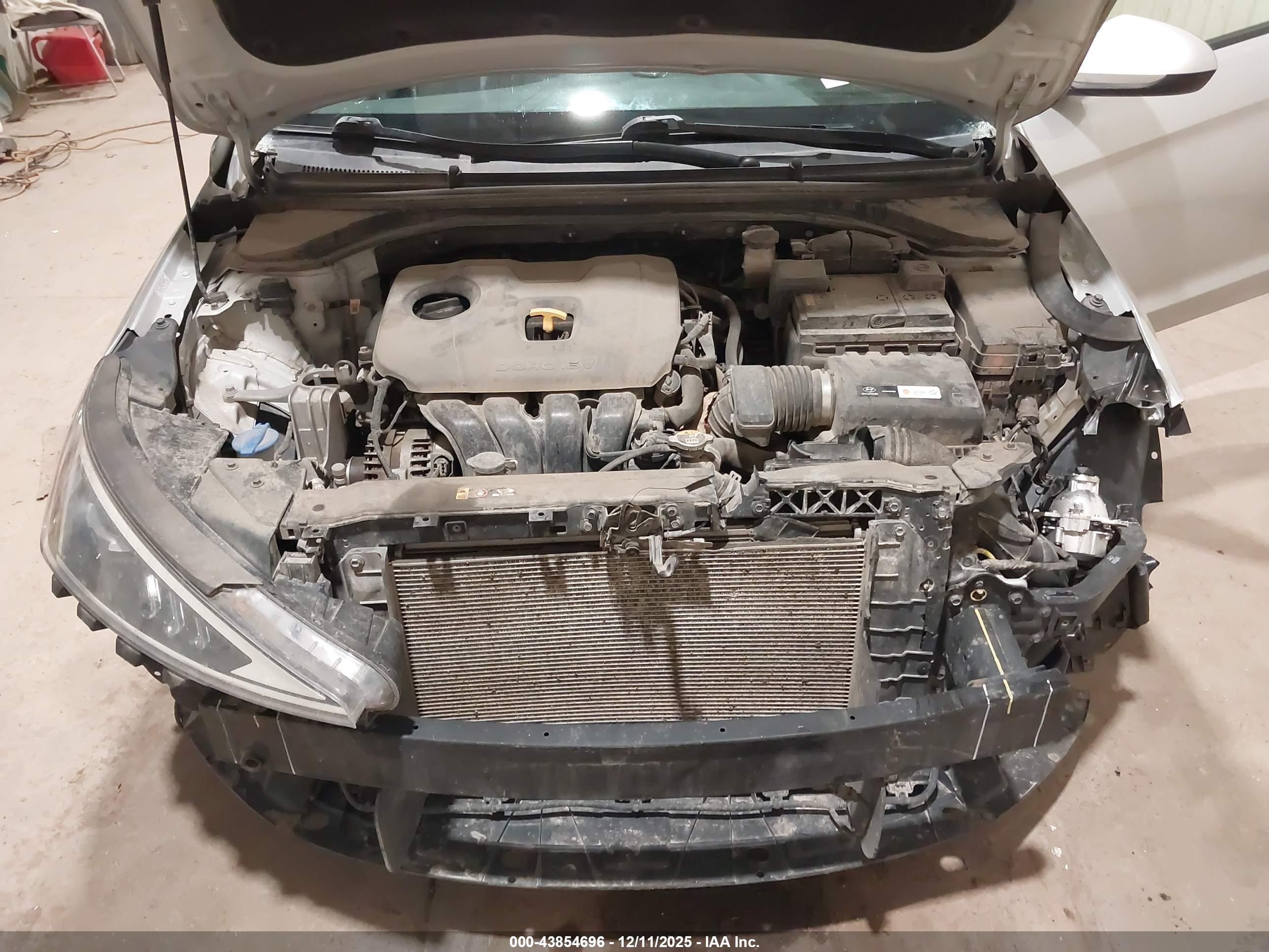 HYUNDAI ELANTRA image 10