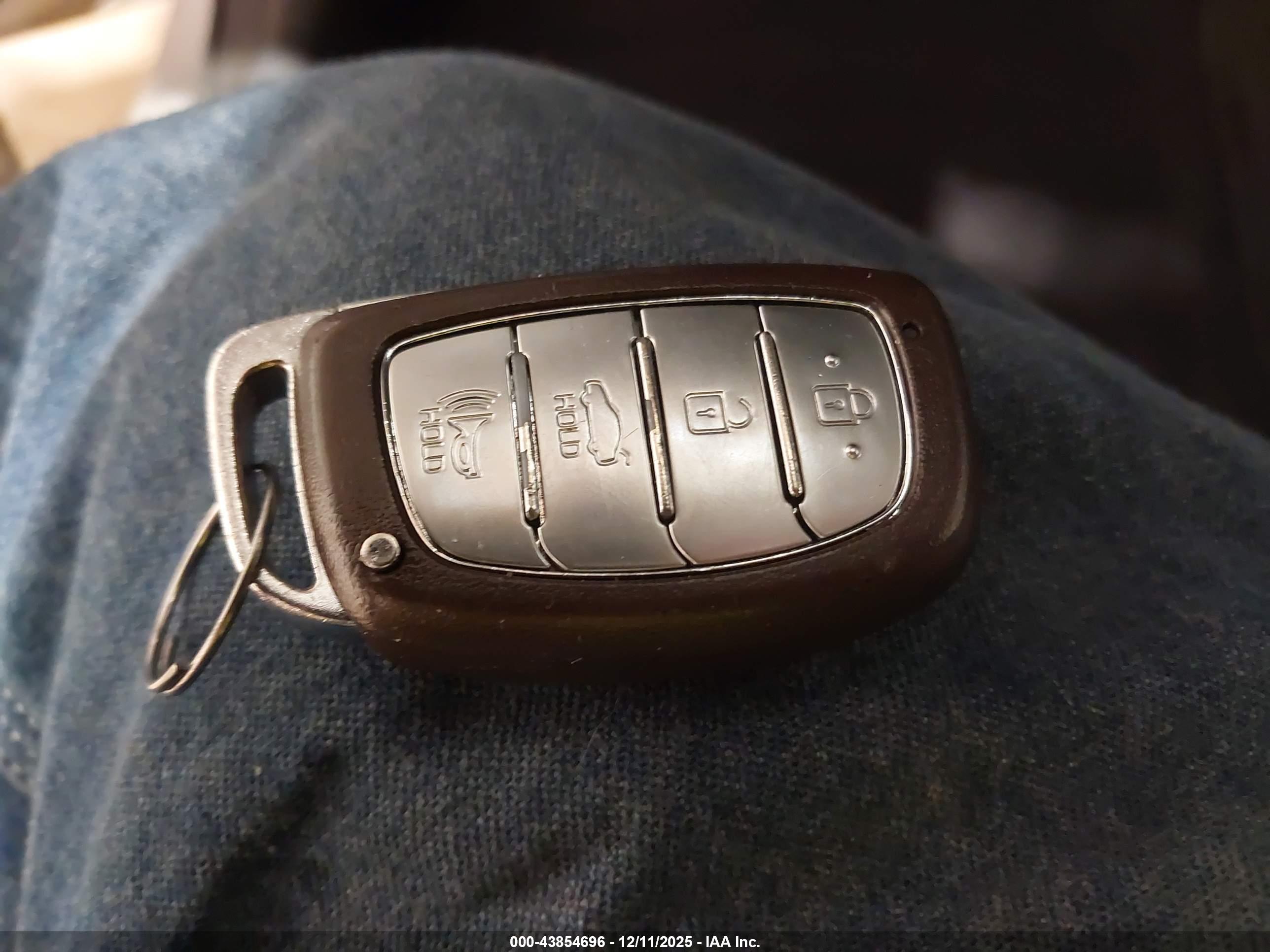 HYUNDAI ELANTRA image 11
